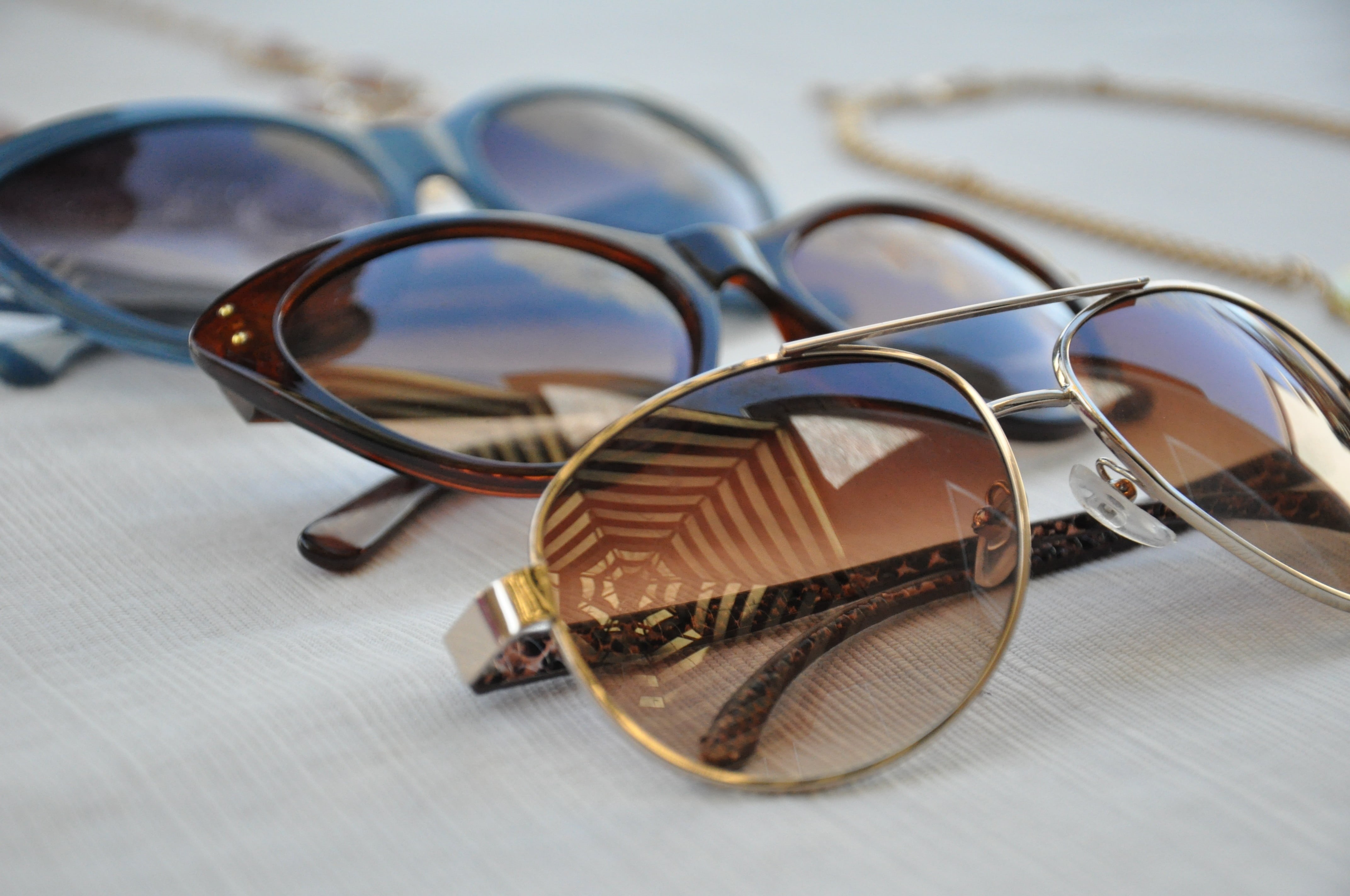 stylish, single Object, women fashion, eyeglasses, ring, glasses, summer, table, sunglasses, close-up, shiny, jewelry, indoors, eyesight, fashion, eyewear, HD Wallpaper