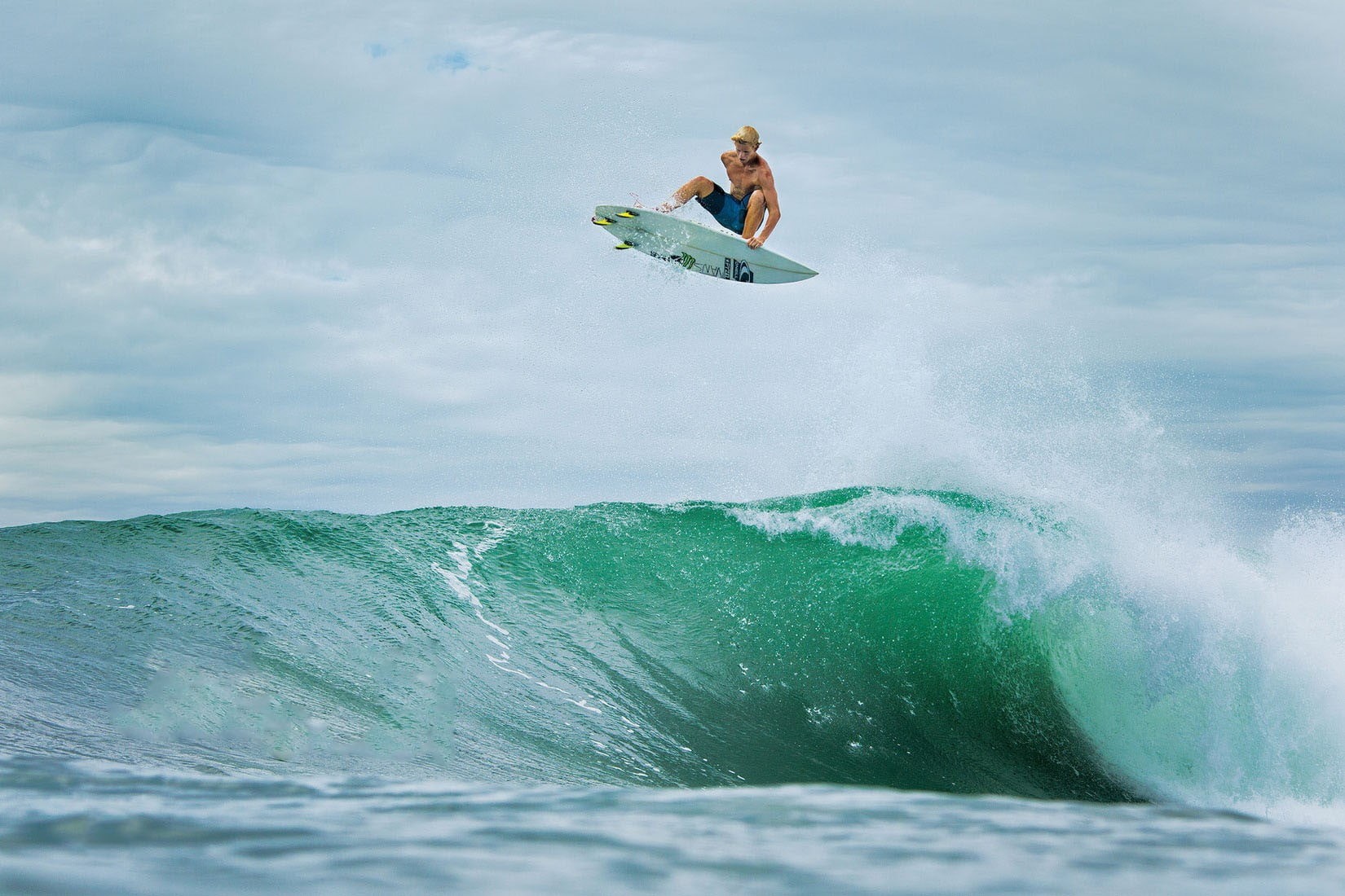 positive emotion, water, fun, full length, extreme sports, men, adventure, vacations, surfboard, outdoors, white, mid-air, waves, John Florence, one person, HD Wallpaper