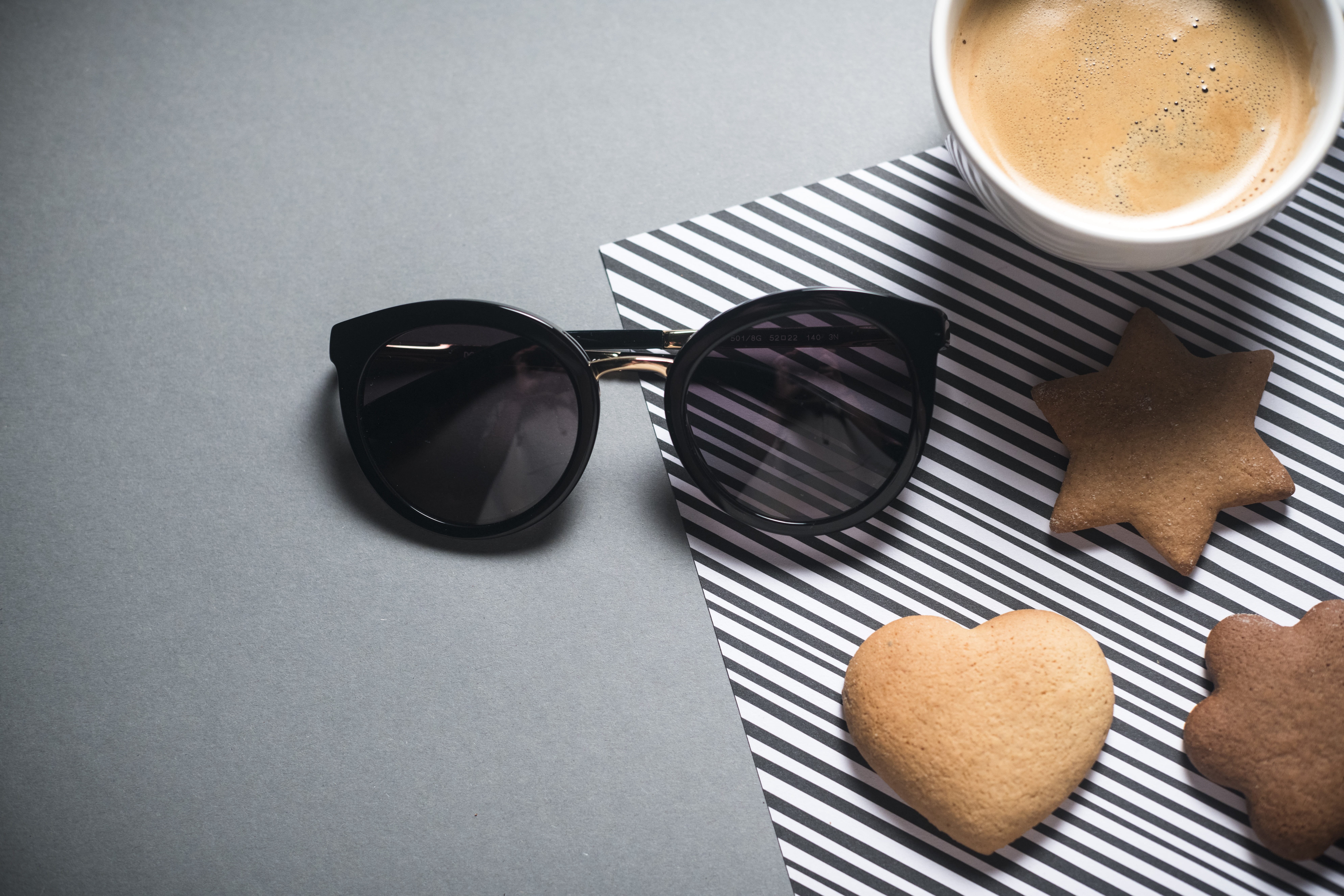 cup, cookies, close-up, lens, studio shot, eyesight, fashion, food, frame, cookie, high angle view, refreshment, accessory, coffee - drink, table, fashion accessory, HD Wallpaper