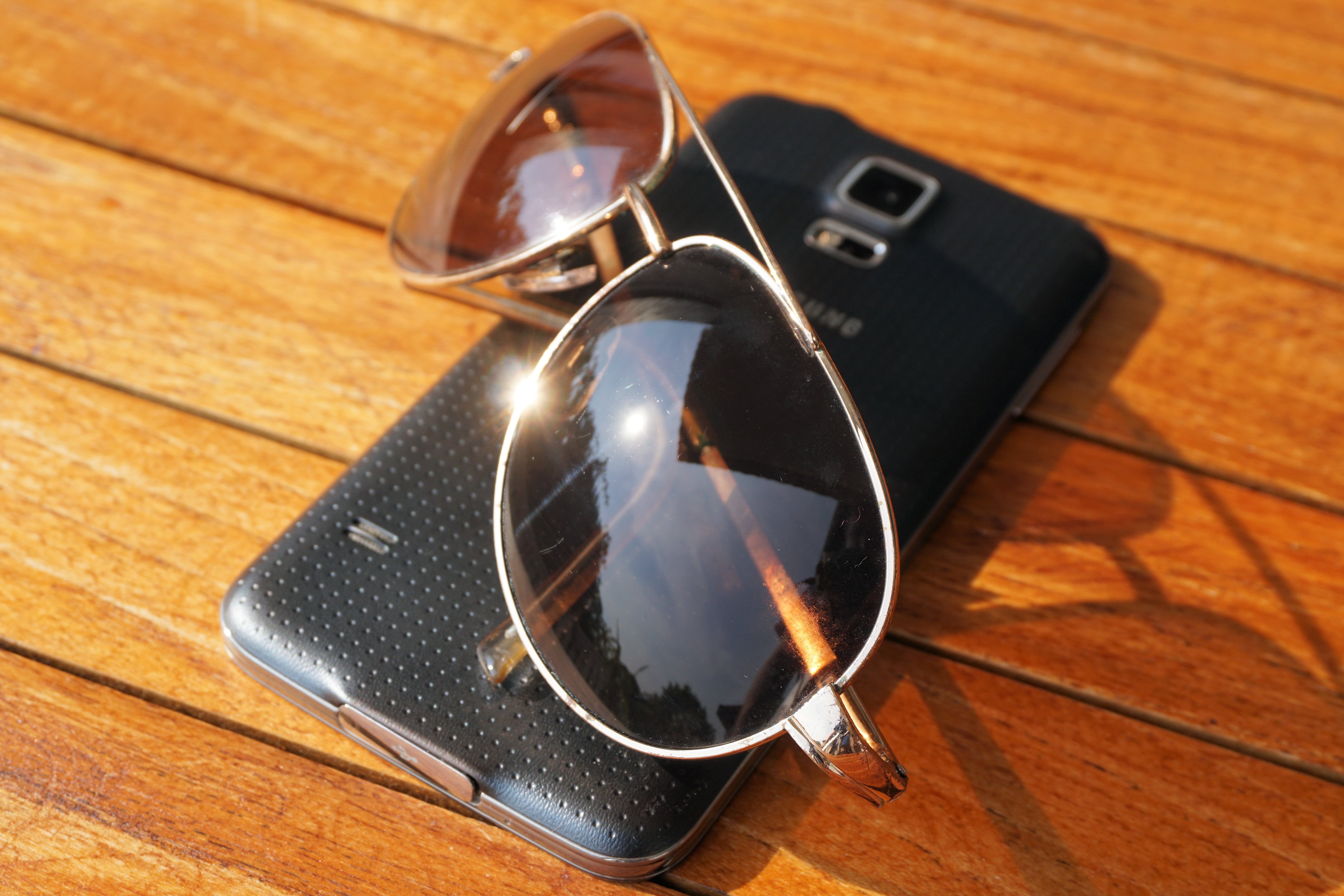 spoon, mirroring, sun protection, relaxation, phone, eating utensil, mobile phone, no people, glasses, summer, smartphone, single object, high angle view, HD Wallpaper
