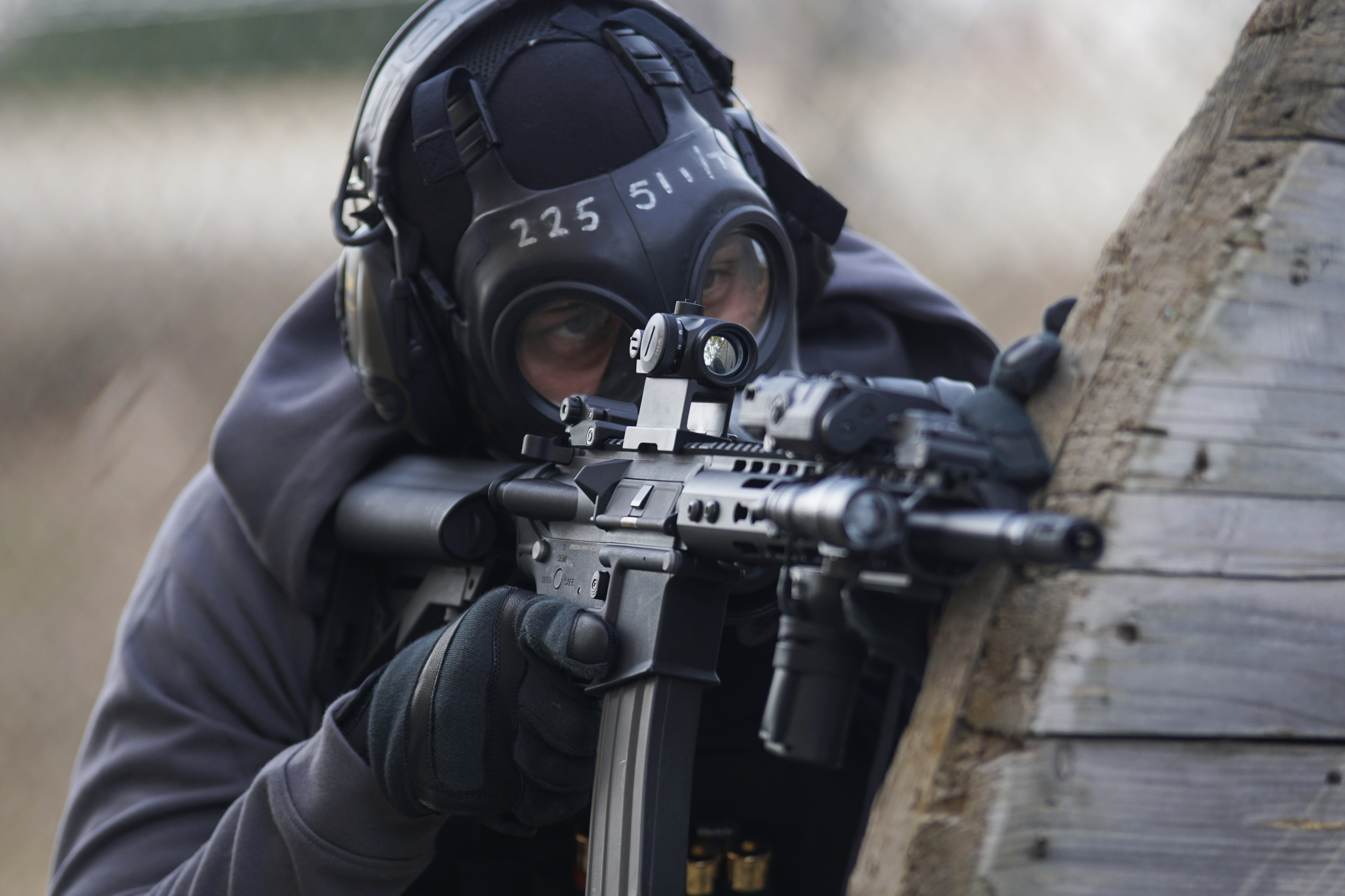 day, weapon, sas, aggression, outdoors, rifle, machine gun, 5K, uniform, military, real people, aiming, m16, peq, protection, tactical, clothing, asg, HD Wallpaper