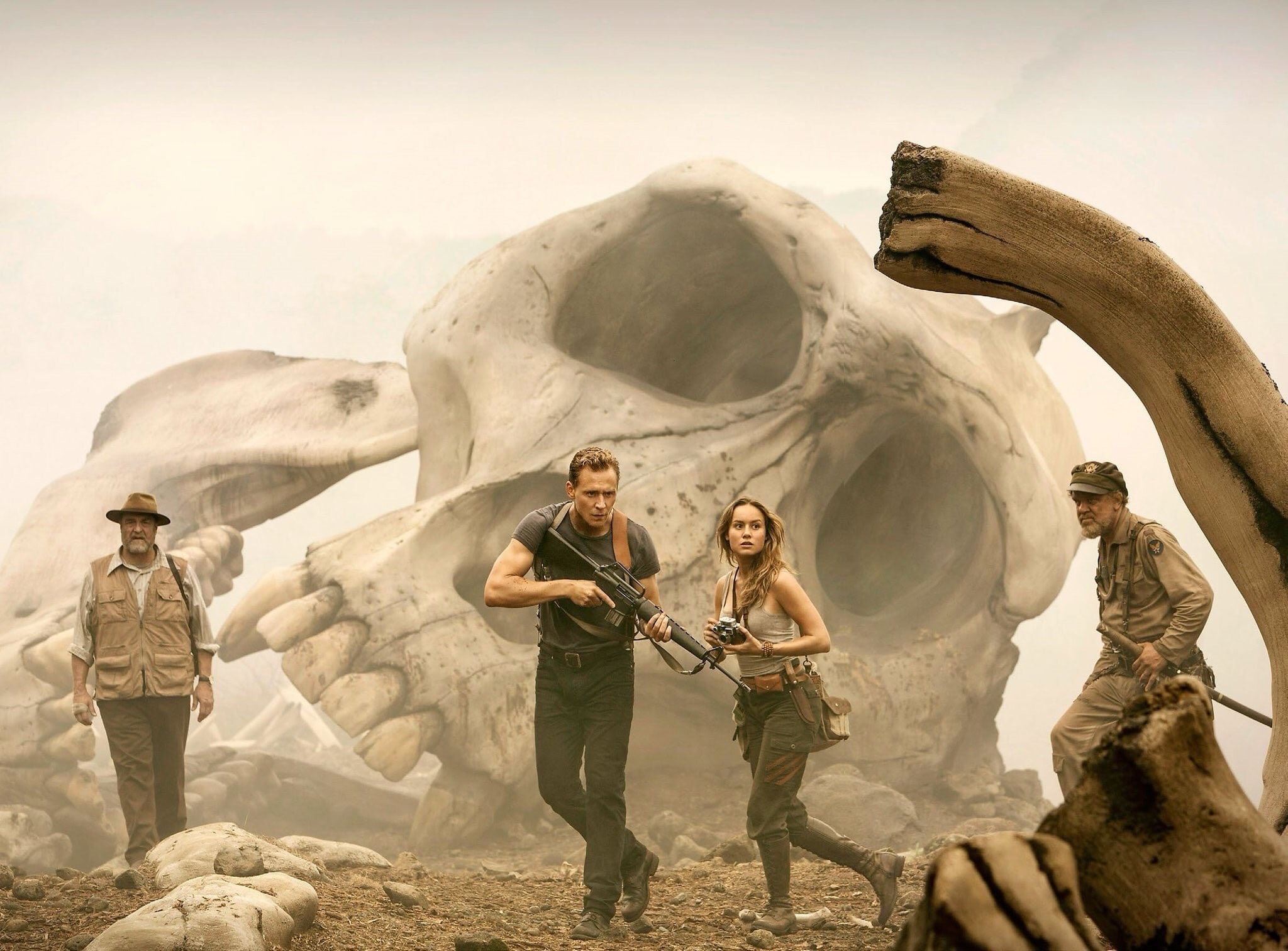Godzila Kong, 1080P, rifle, John C. Reilly, M16, Legendary Pictures, Warner, woman, Sake, Godzila, Brie Larson, kong, Tom Hiddleston, Skull Island, katana, HD Wallpaper