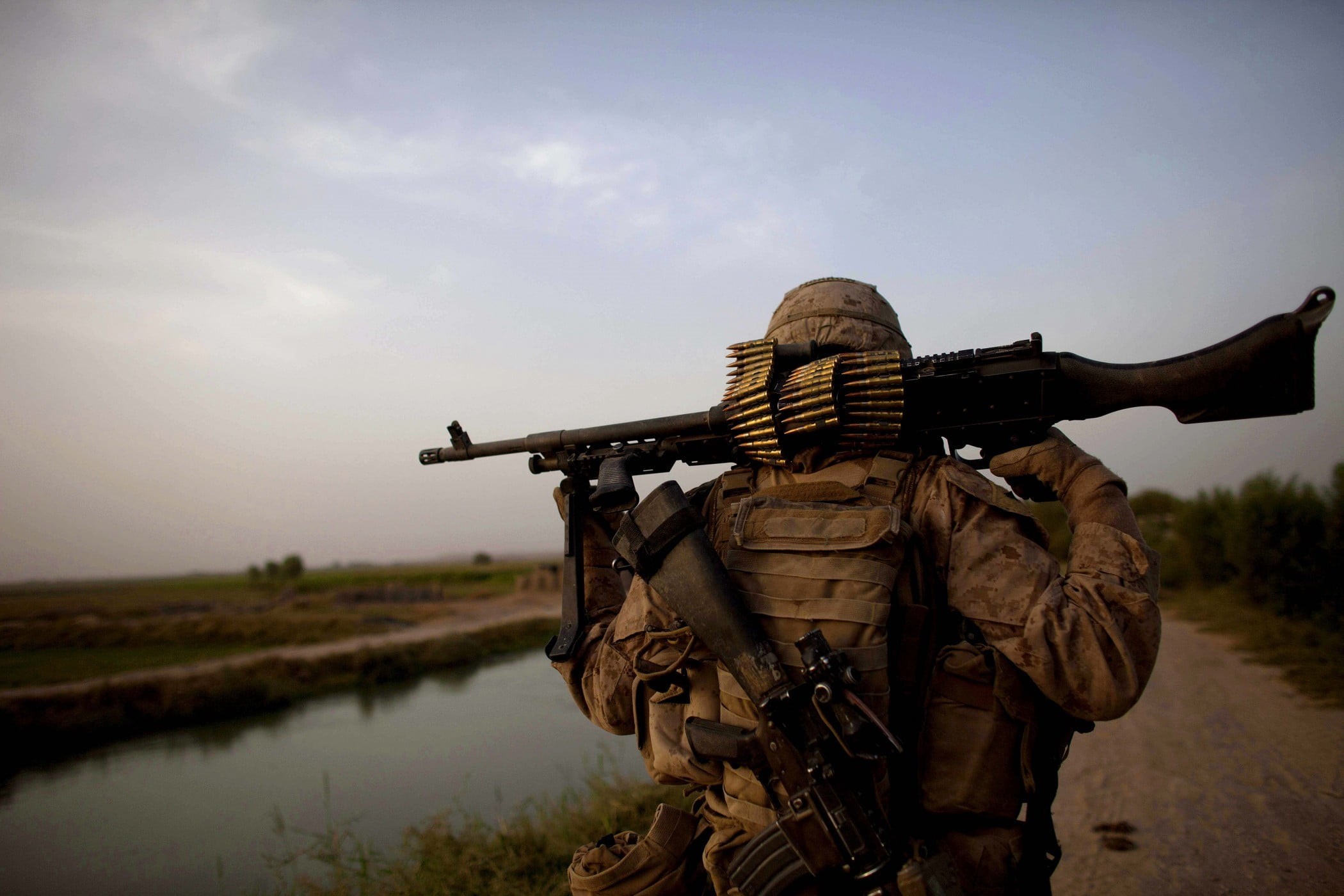outdoors, men, government, s, lake, Marines, 1080P, sky, water, suit, environment, land, brown, gun, Soldiers, M16, nature, field, one person, aiming, HD Wallpaper