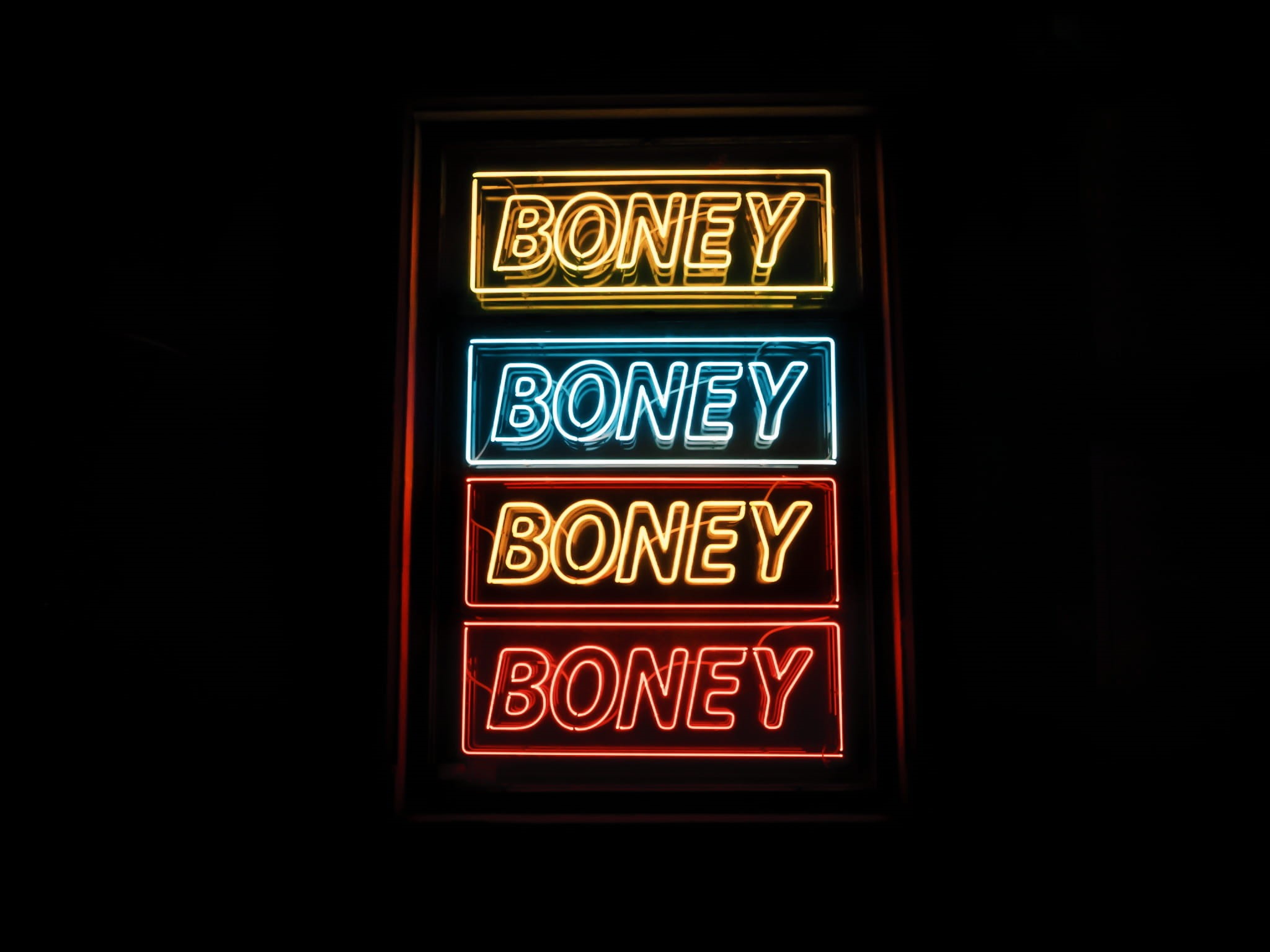 colour, glowing, 1080P, city, outdoors, yellow, dark, western script, building exterior, black background, architecture, night, sign, copy space, city life, HD Wallpaper