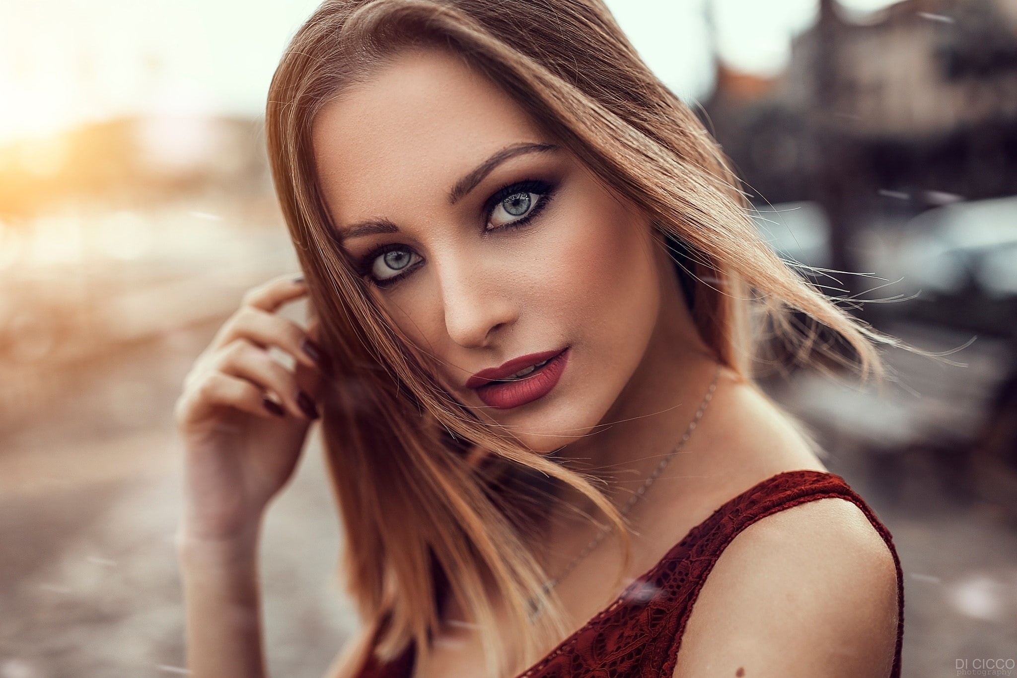 one person, young adult, Alessandro Di Cicco, beautiful people, fashion, focus on foreground, 1080P, looking at camera, outdoors, young women, body part, HD Wallpaper