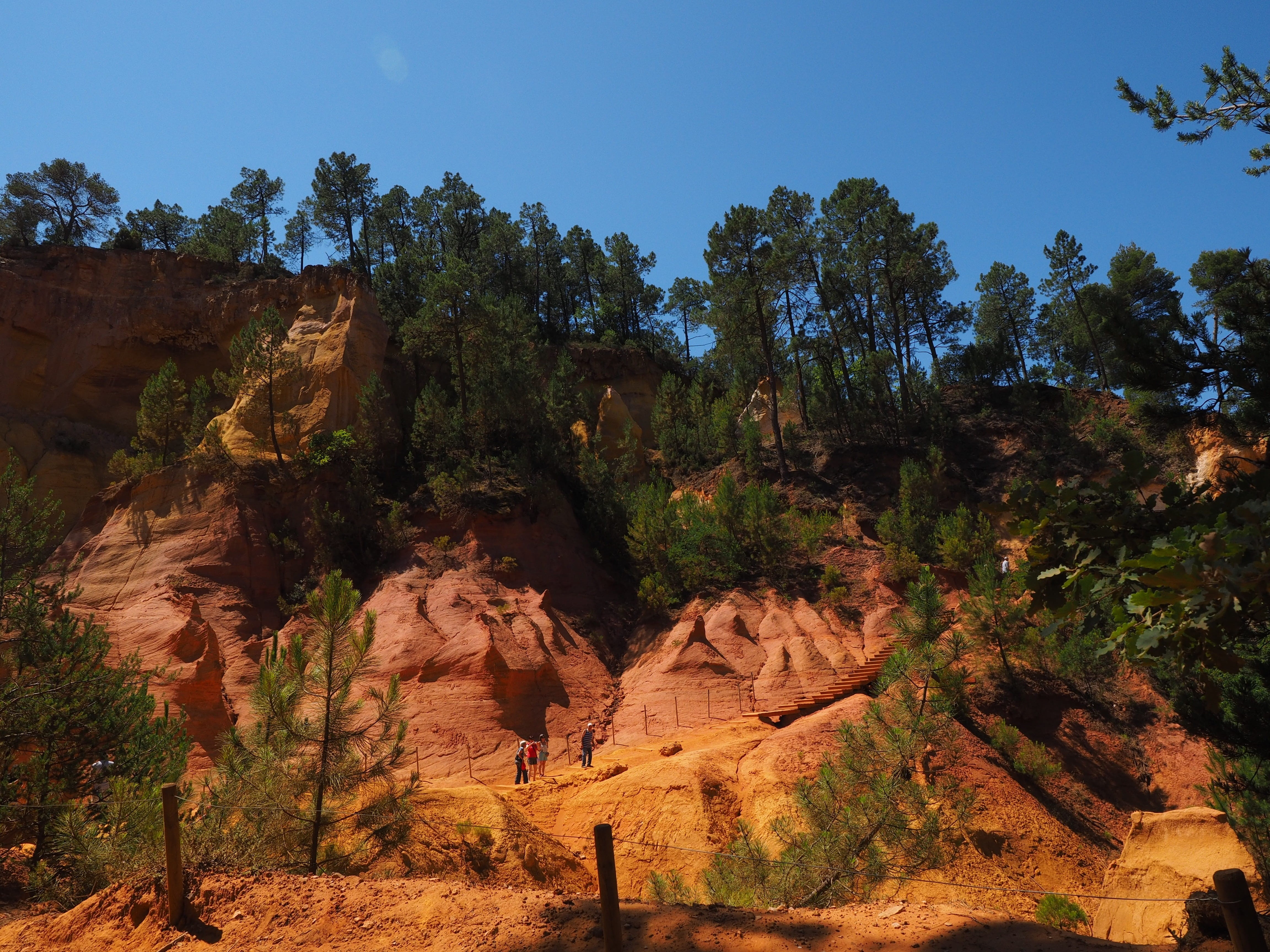 arrondissement apt, sunlight, sky, eroded, chaussee of geants, vaucluse, red ocher, rock - Object, outdoors, bright, france, clay mineral, no People, colorful, HD Wallpaper