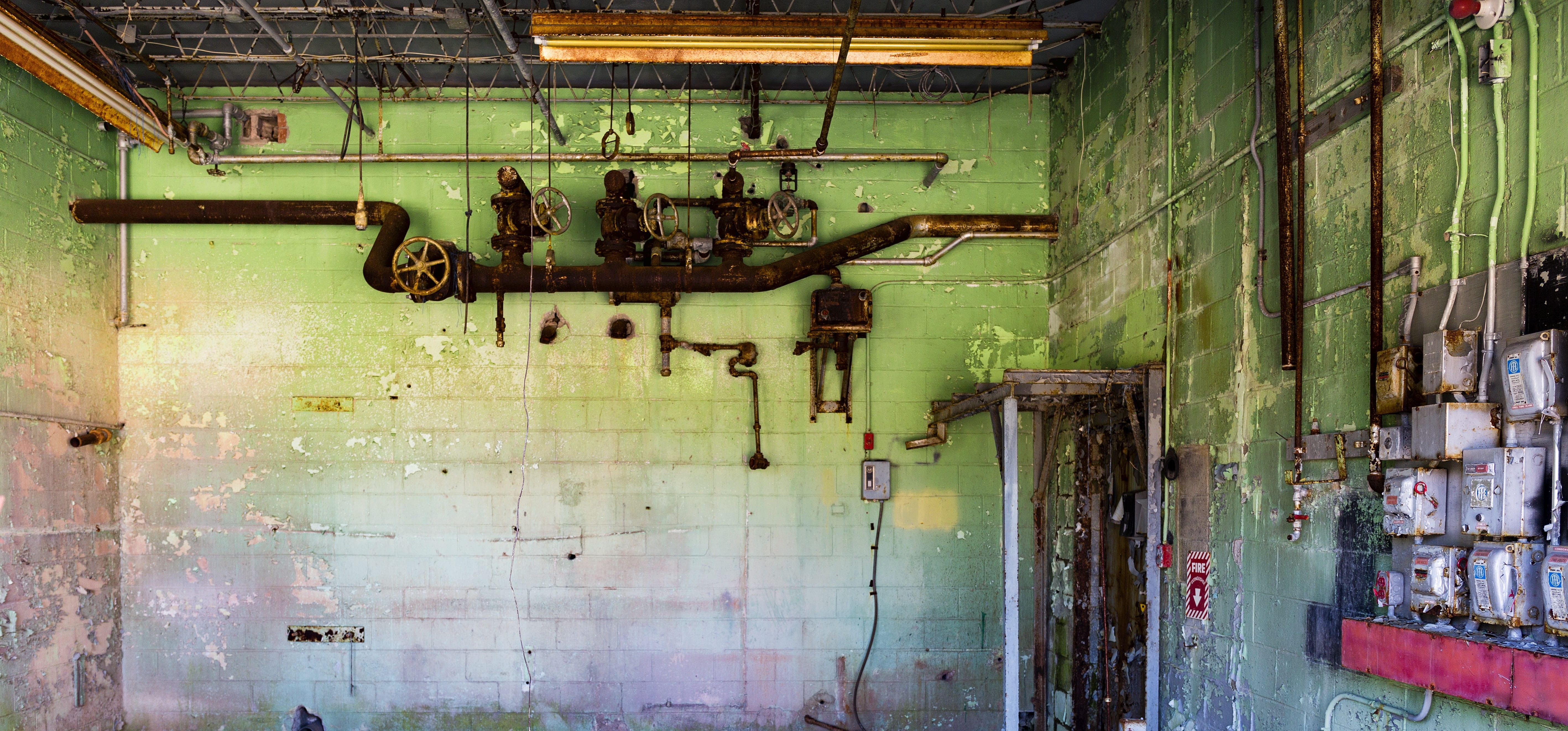 station, wall - building feature, peeling off, structure, ruined, factory, bad condition, architecture, iron, messy, built structure, creepy, deterioration, HD Wallpaper