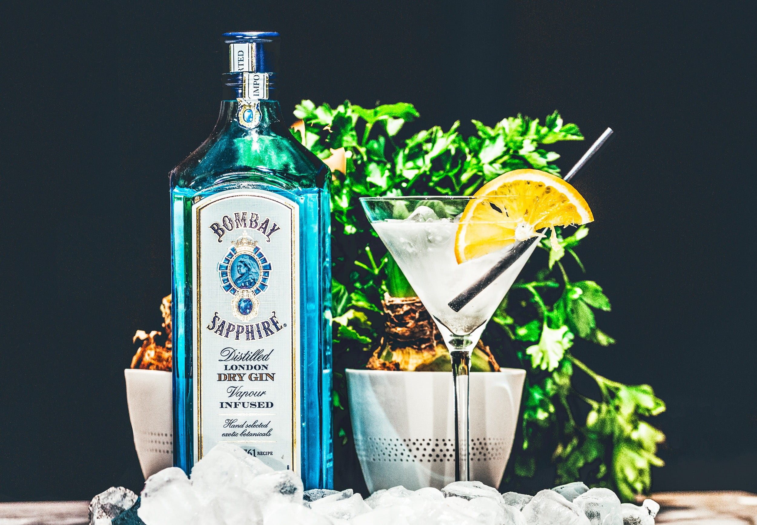 mint leaf - culinary, sapphire, refreshment, bombay, studio shot, herb, container, 1080P, freshness, gin, photo, glass - material, wine bottle, no people, HD Wallpaper