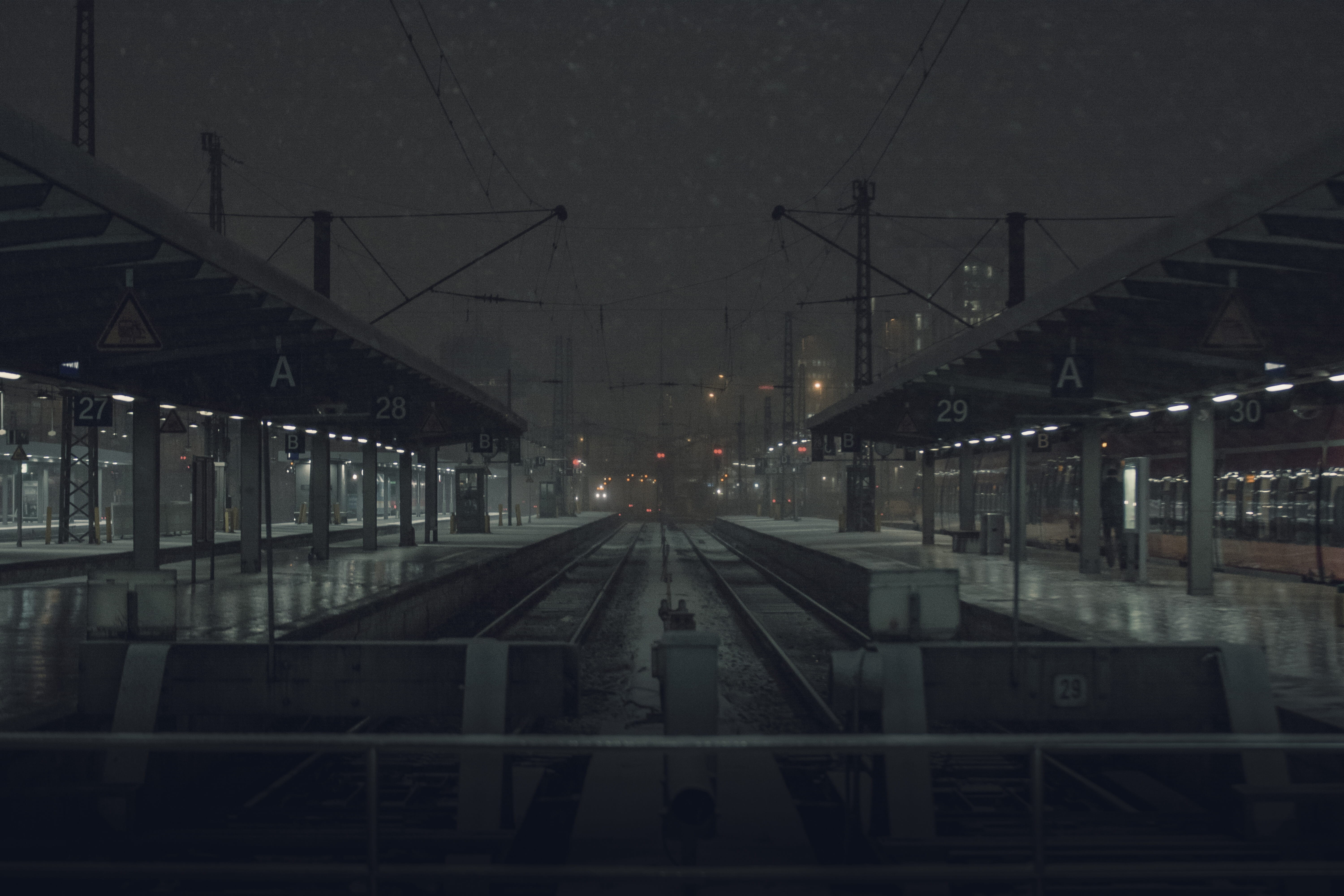 train - vehicle, outdoors, public transportation, end of the line, train station, direction, trainstation, night, snow, platform, diminishing perspective, HD Wallpaper