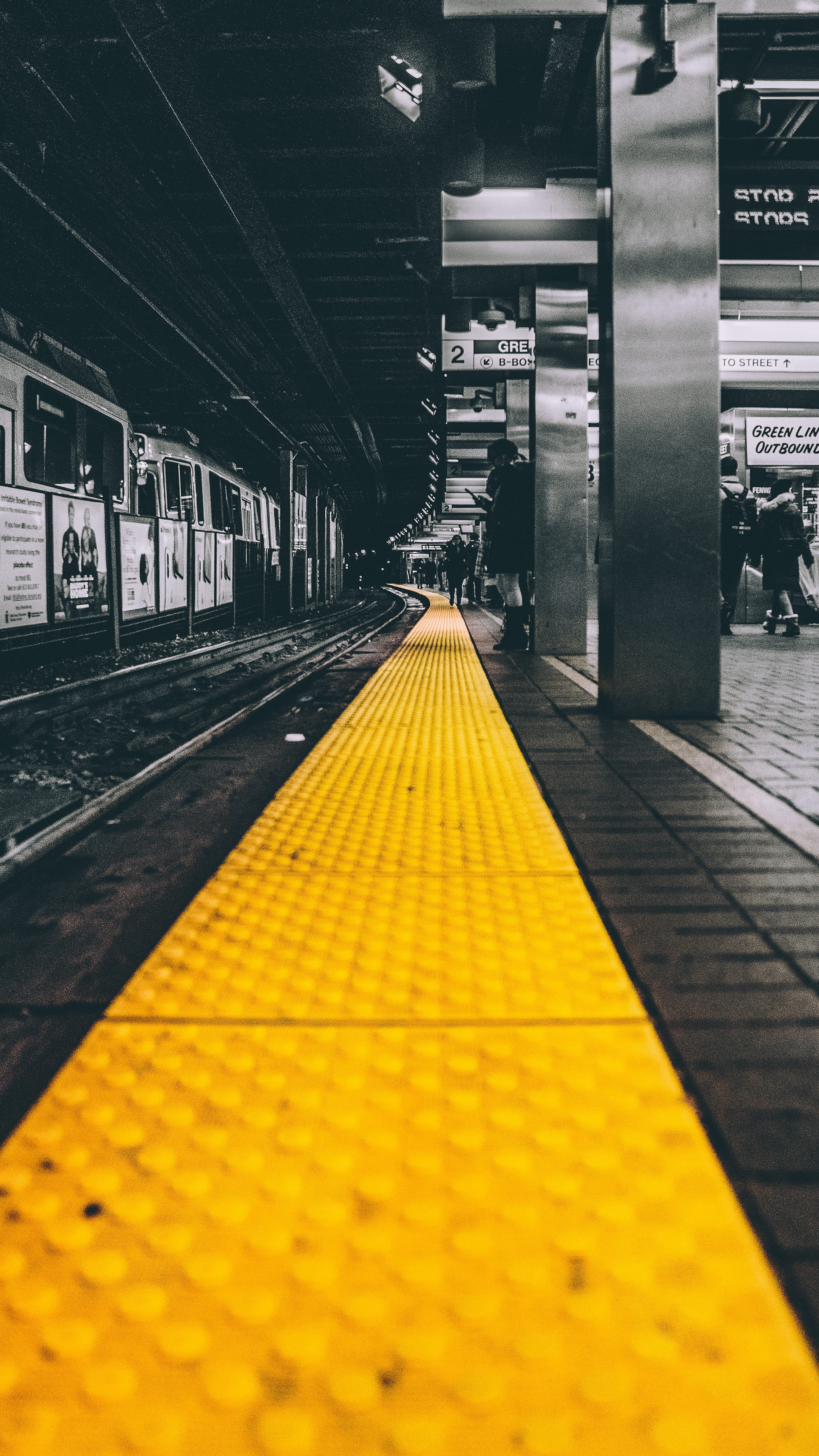 platform, underground, rail, non slip surface, train - vehicle, 5K, selective, direction, selective focus, gritty, color, travel, incidental people, urban, Phone HD Wallpaper