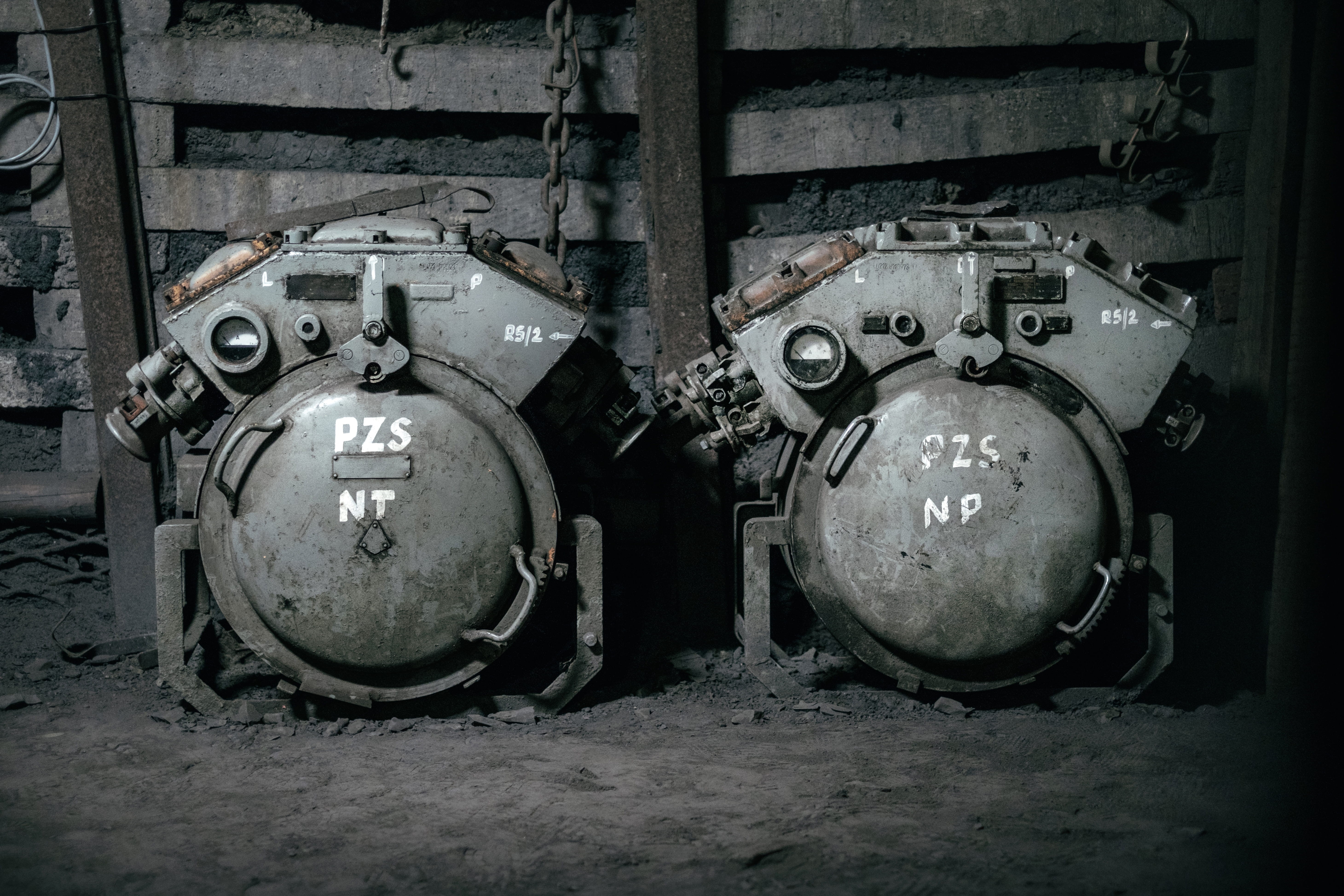 5K, machine part, equipment, two, beside, spoke, industrial equipment, obsolete, grey, run-down, indoors, underground, coal, wall, factory, machine, technology, HD Wallpaper