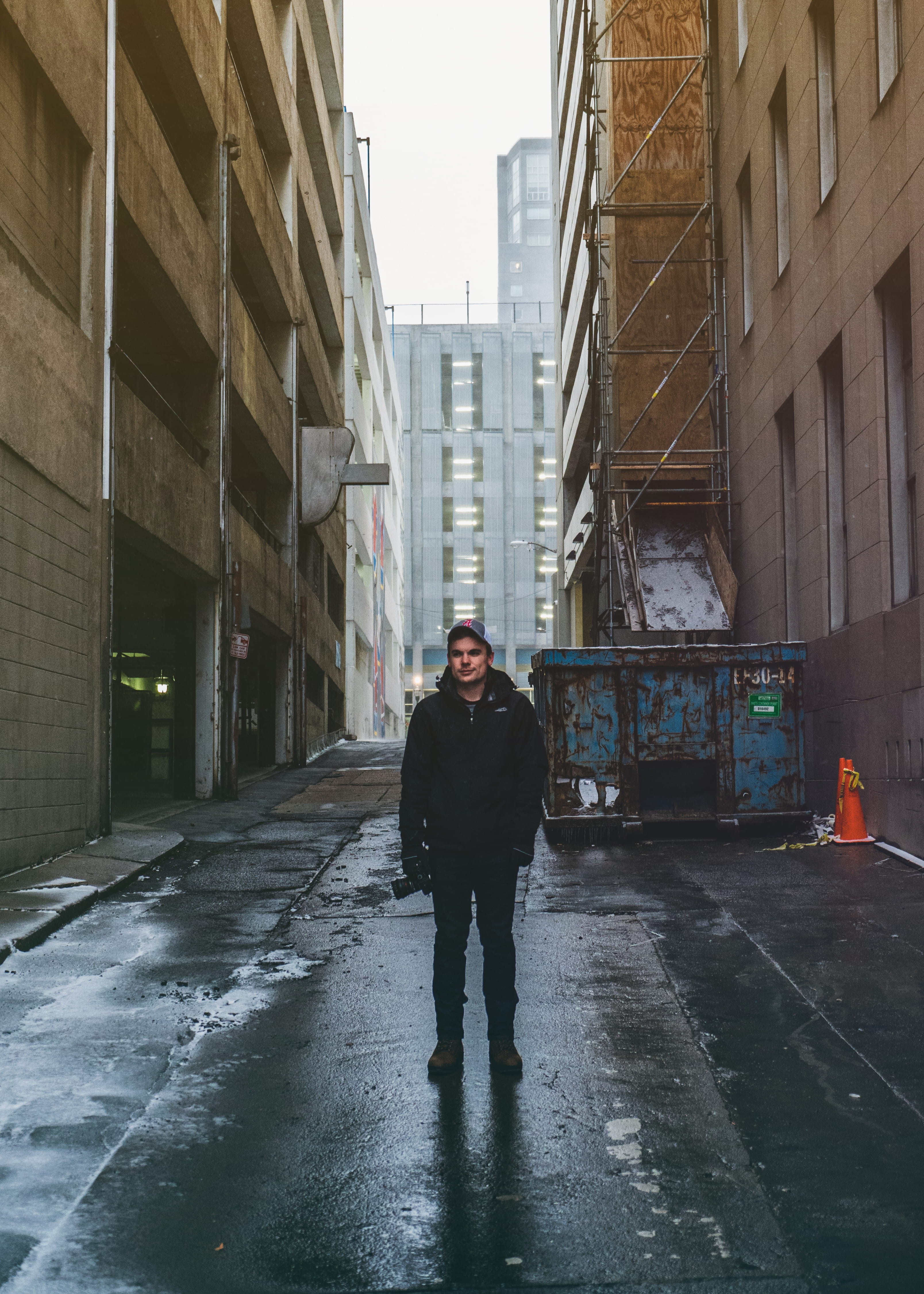 urban, men, grimy, grit, full length, building exterior, rain, alabama, looking at camera, clothing, architecture, grime, united states, building, snow, Phone HD Wallpaper