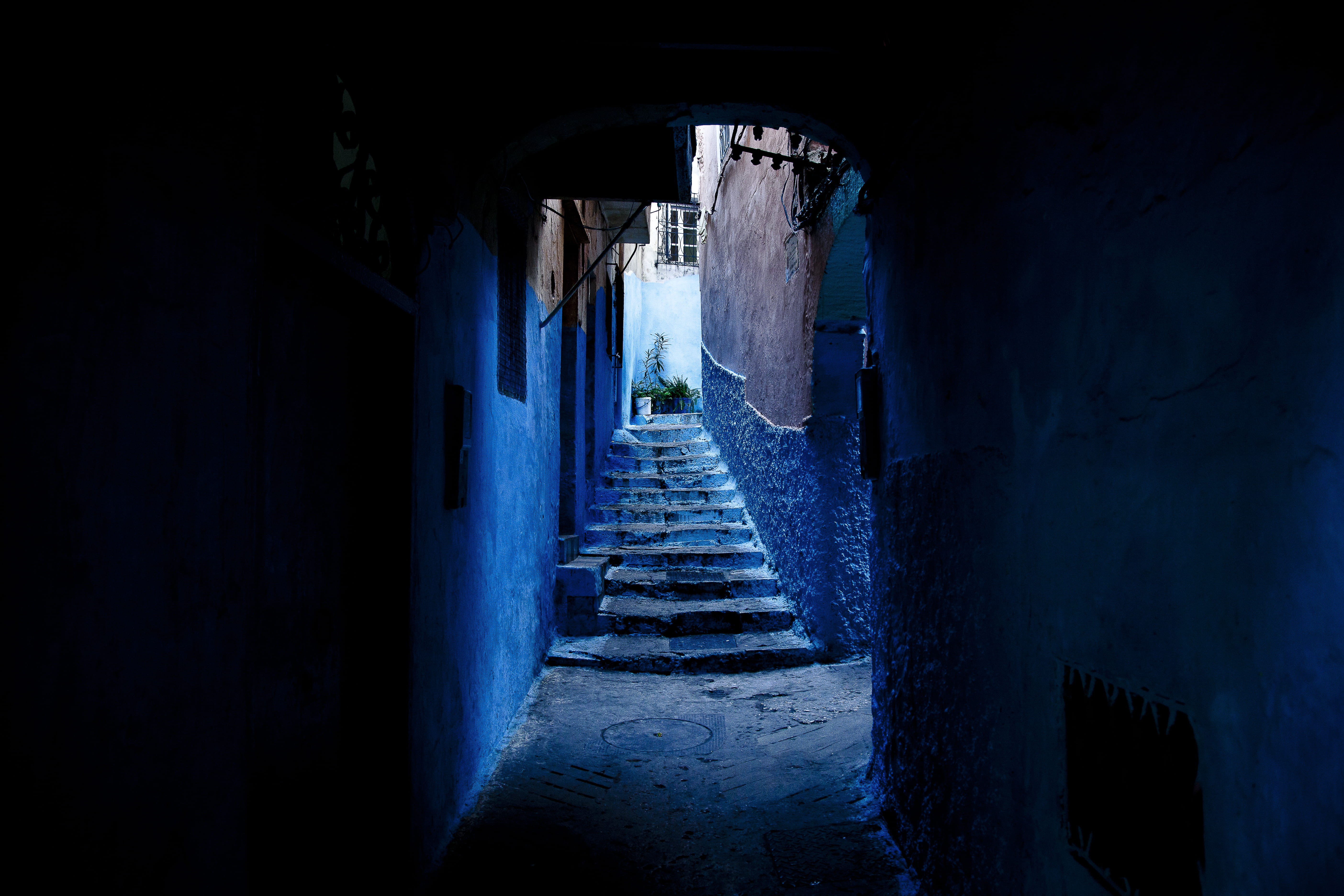 indoors, italy, urban Scene, staircase, pathway, tunnel, alley, hallway, direction, blue, concrete, the way forward, ancient, narrow, old, building exterior, HD Wallpaper