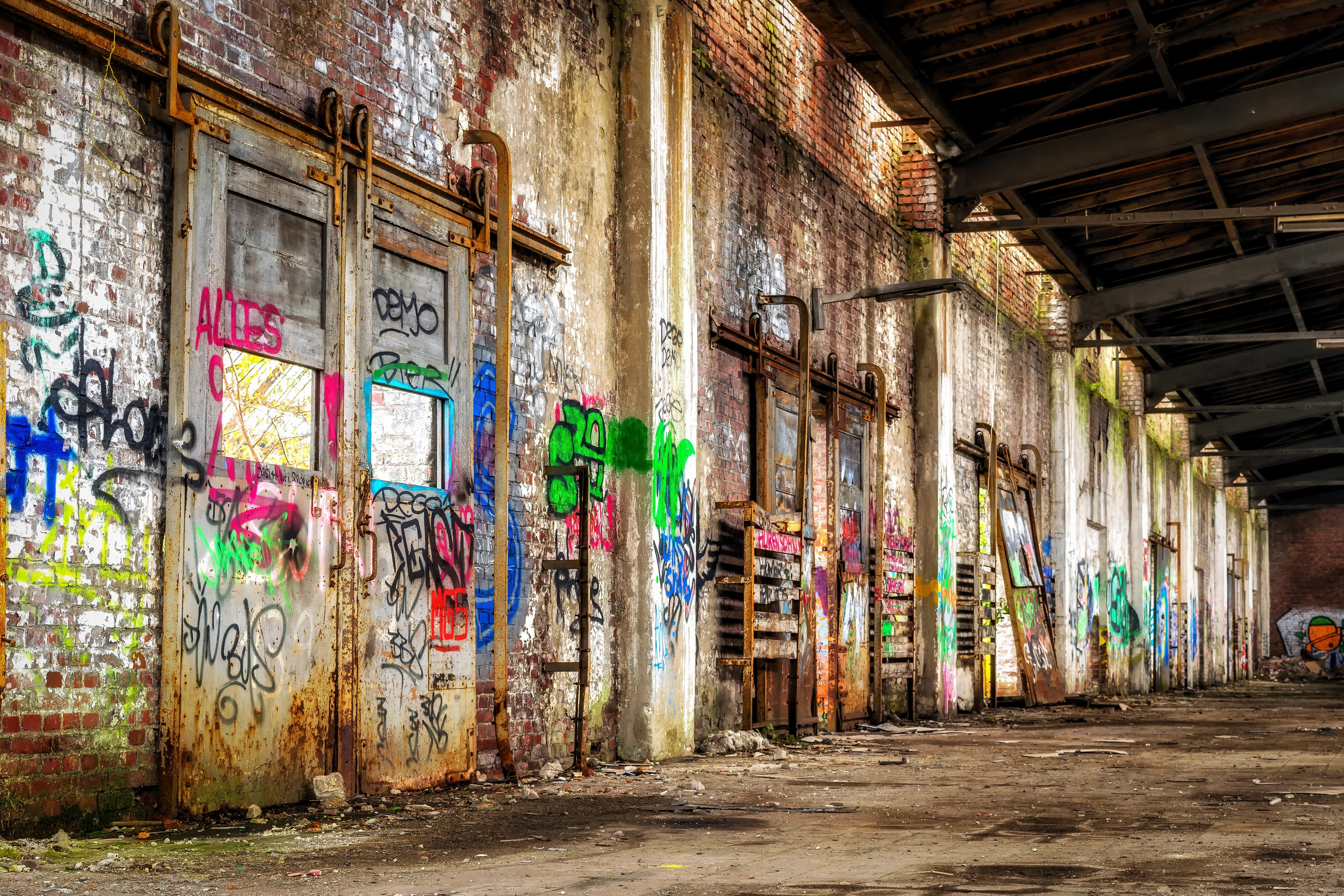 architecture, old, day, built structure, neglected, dirt, void hall, goods, goods station, in house, paints, brown, concrete, space, graffiti, stock, closed, HD Wallpaper