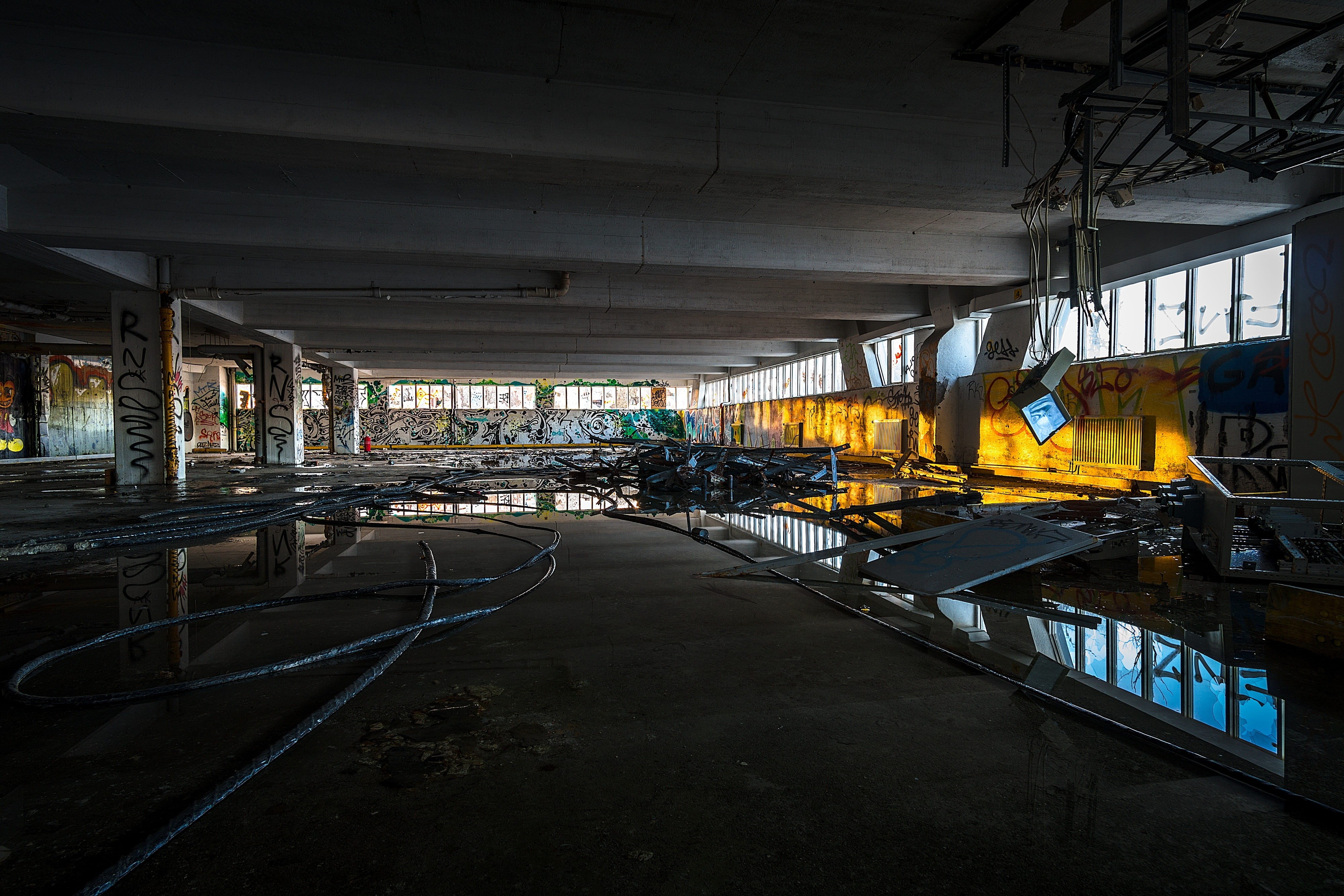 old, grunge, indoors, space, trash, urban, machinery, mirror, nobody, cables, broken, tags, junk, abandoned, mode of transportation, industrial equipment, HD Wallpaper