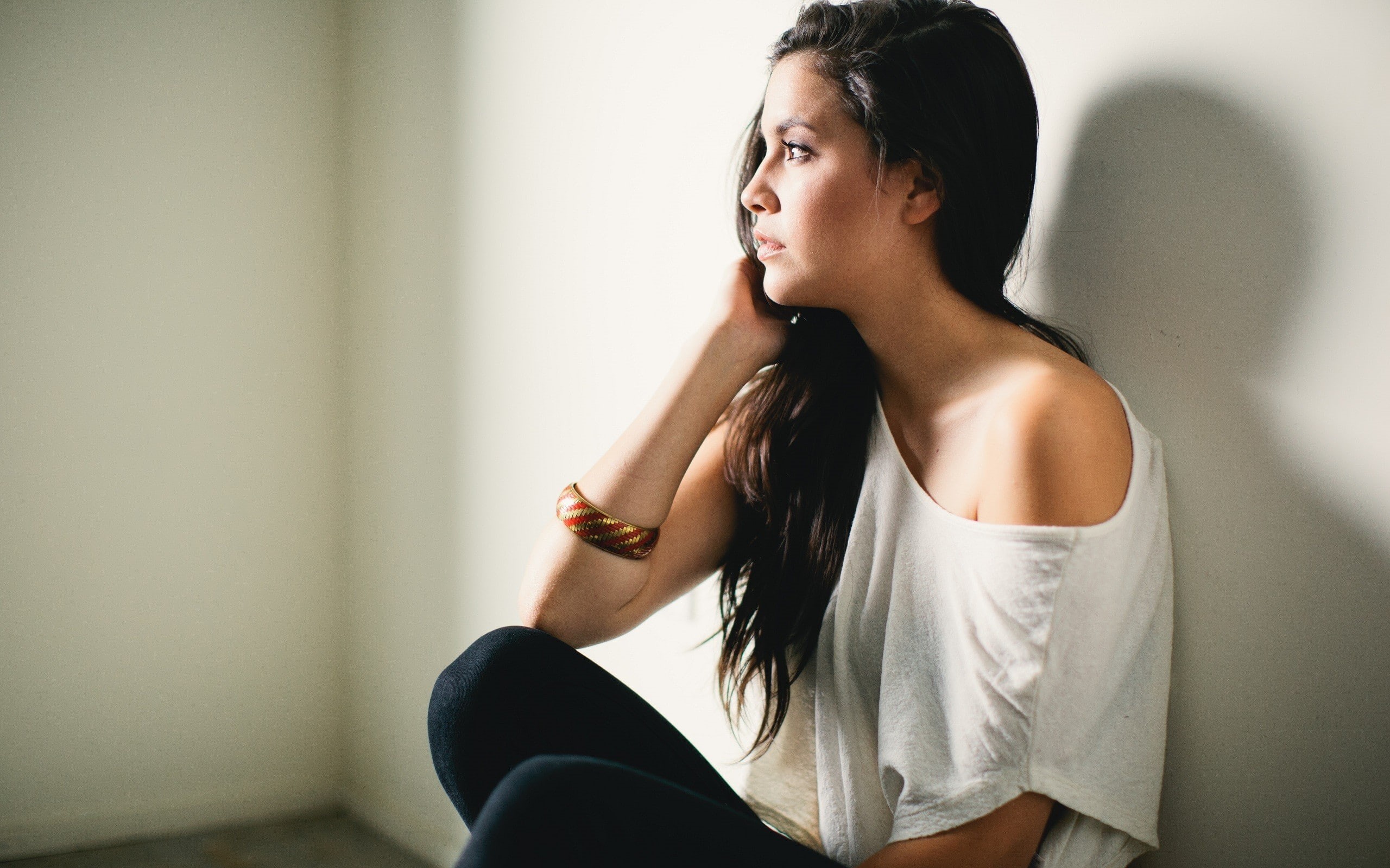 young adult, fashion, indoors, lifestyles, beauty, side view, adult, 2K, women, three quarter length, profile view, looking, contemplation, sitting, hairstyle, HD Wallpaper