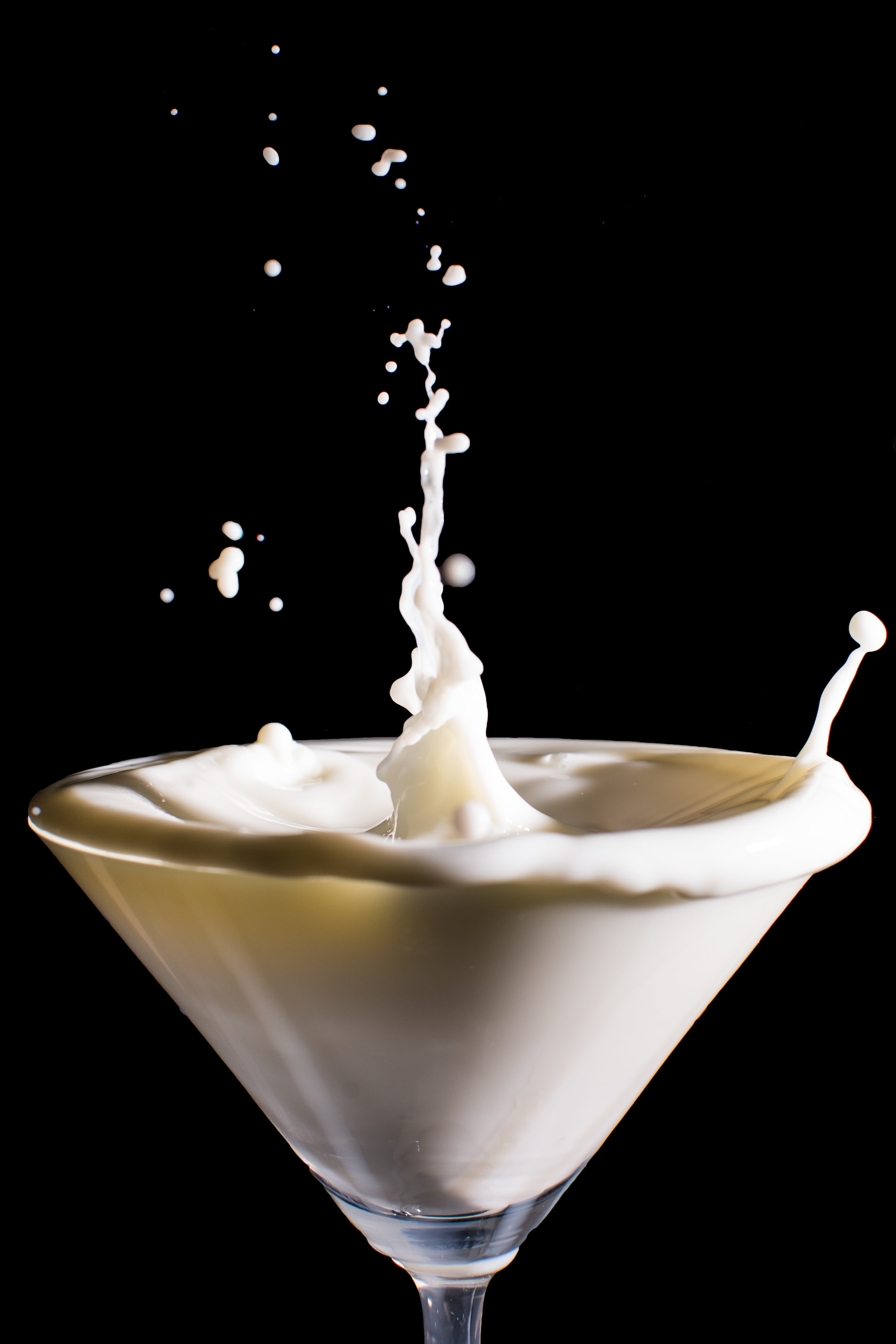 martini glass, a snapshot, the moment, studio shot, drink, glass, martini, freshness, dairy product, food and drink, indoors, food, 5K, cocktail, splashing, Phone HD Wallpaper