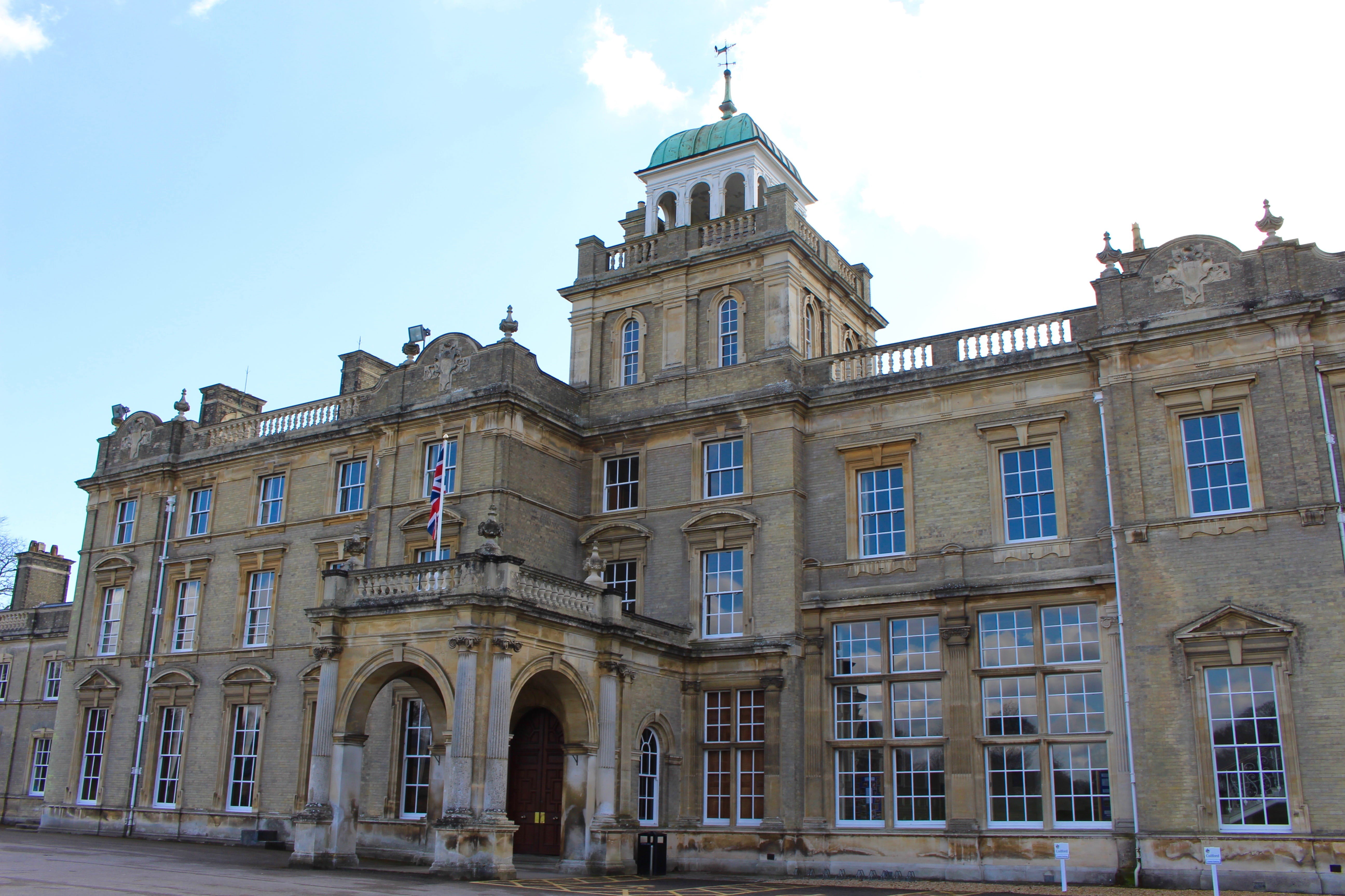 flag, sky, outdoors, old, facade, building, history, travel, spring, window, building exterior, nature, bury saint edmunds, arch, union jack, the past, HD Wallpaper