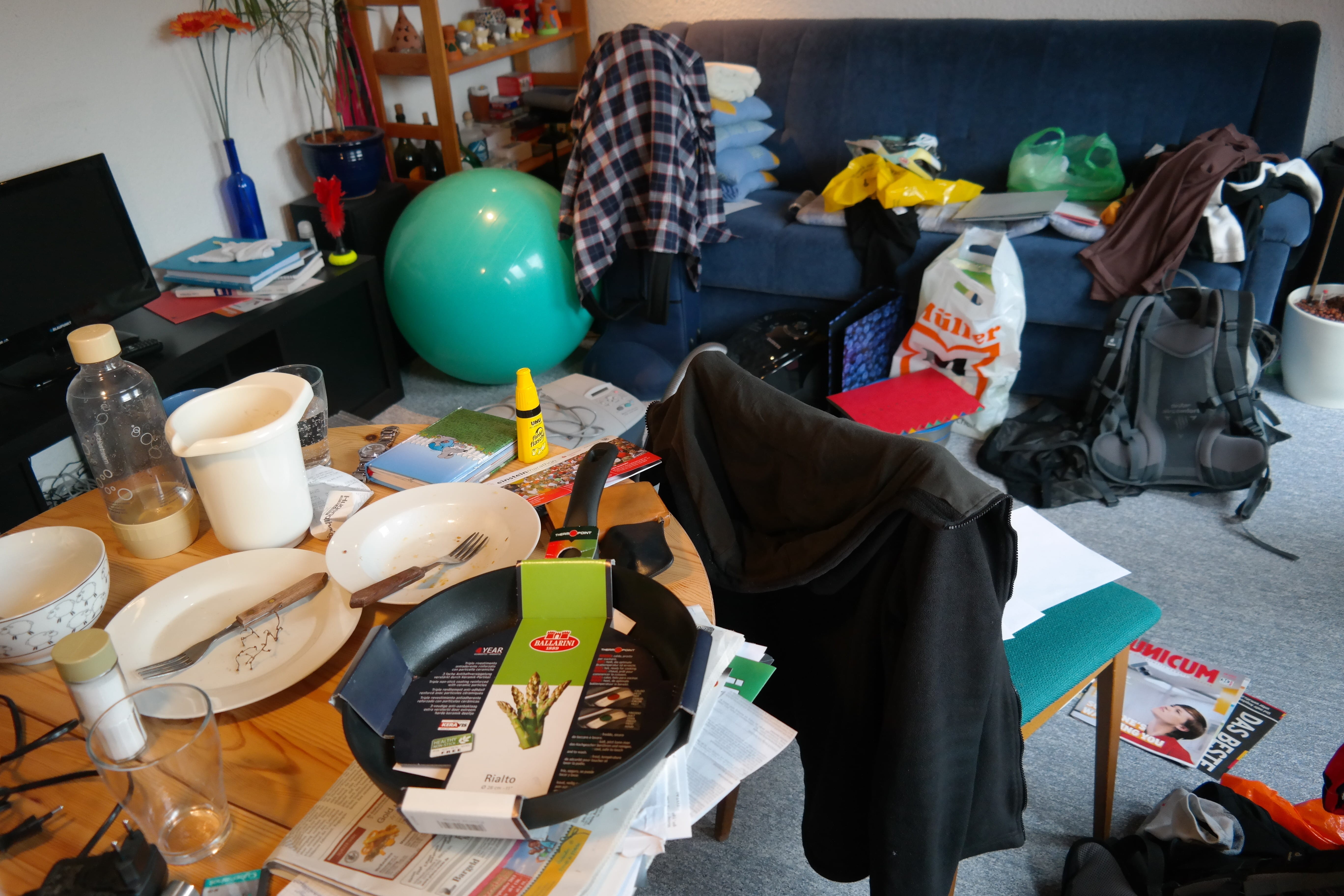art and craft, indoors, celebration, wooden, large group of objects, clothing, tape measure, still life, skillet, textile, paper, clutter, chaotic, business, HD Wallpaper