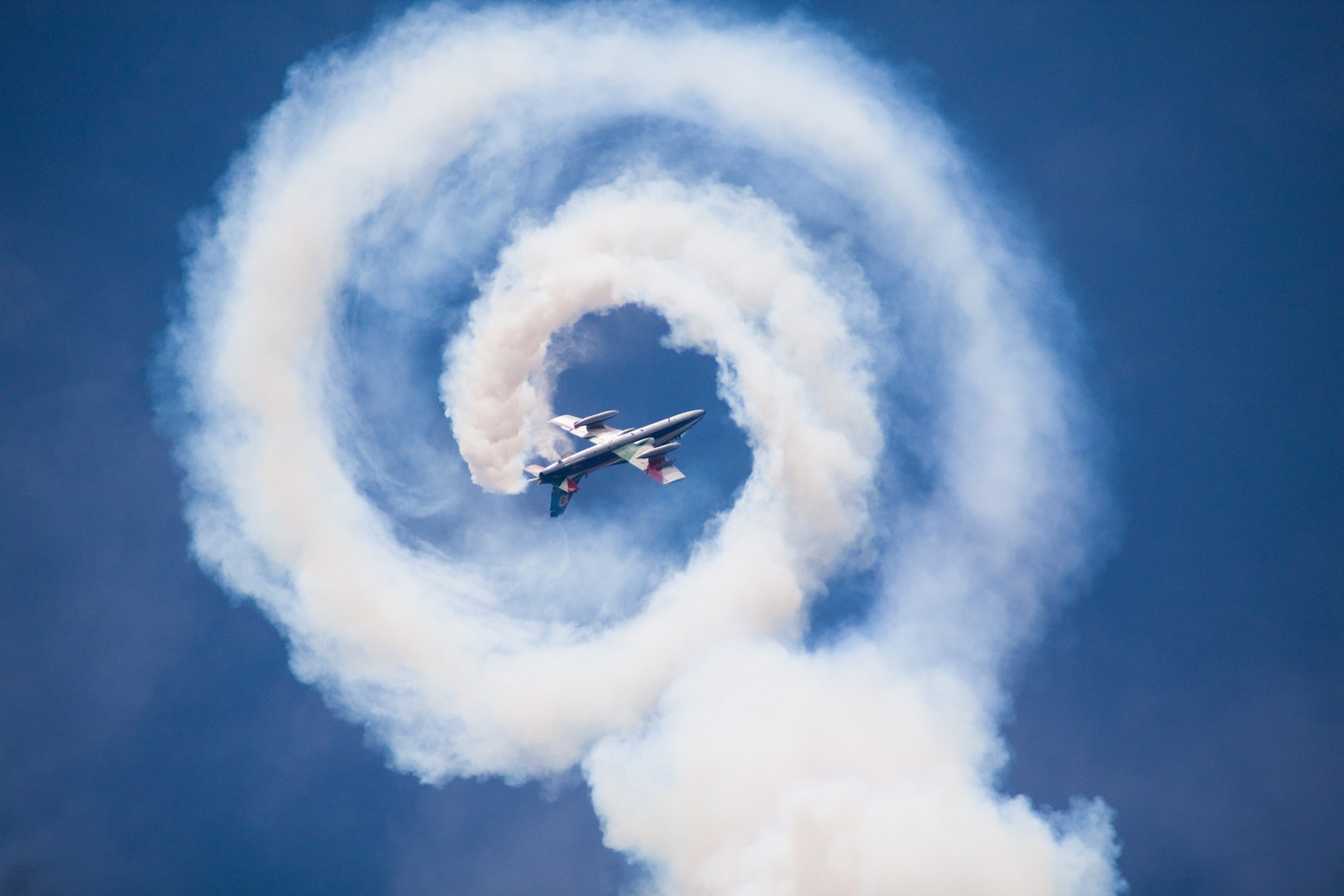 plane, blue, low angle view, aerobatics, air vehicle, motion, 1080P, sky, transportation, mode of transportation, nature, on the move, airplane, no people, HD Wallpaper