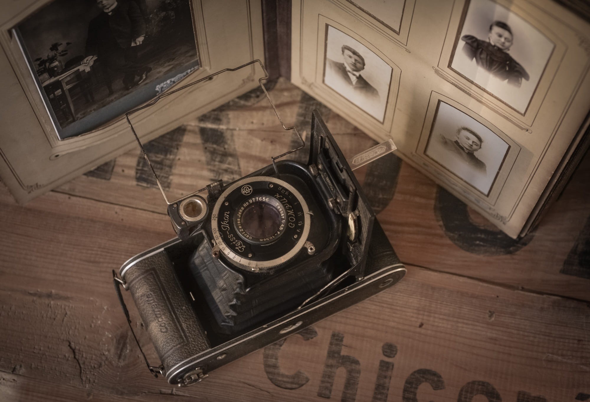 history, 1080P, gray, exposure, the past, film, focus, old photo, analog, vintage camera, technology, sketches, antique, table, photography themes, black, HD Wallpaper