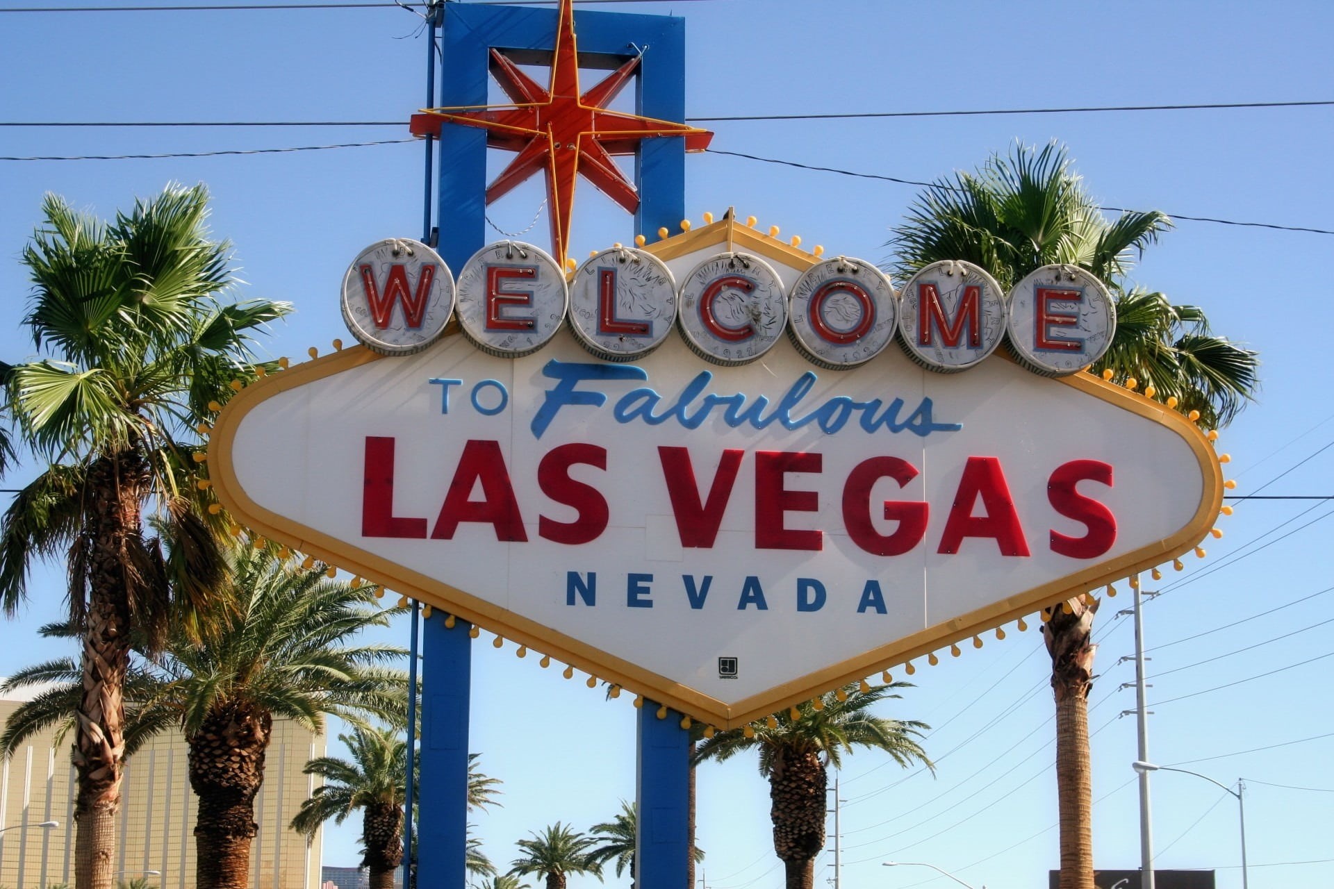 road sign, road, photo, tropical climate, landmarks, welcome sign, uSA, text, vegas, las vegas, structures, palm tree, low angle view, daytime, capital letter, HD Wallpaper