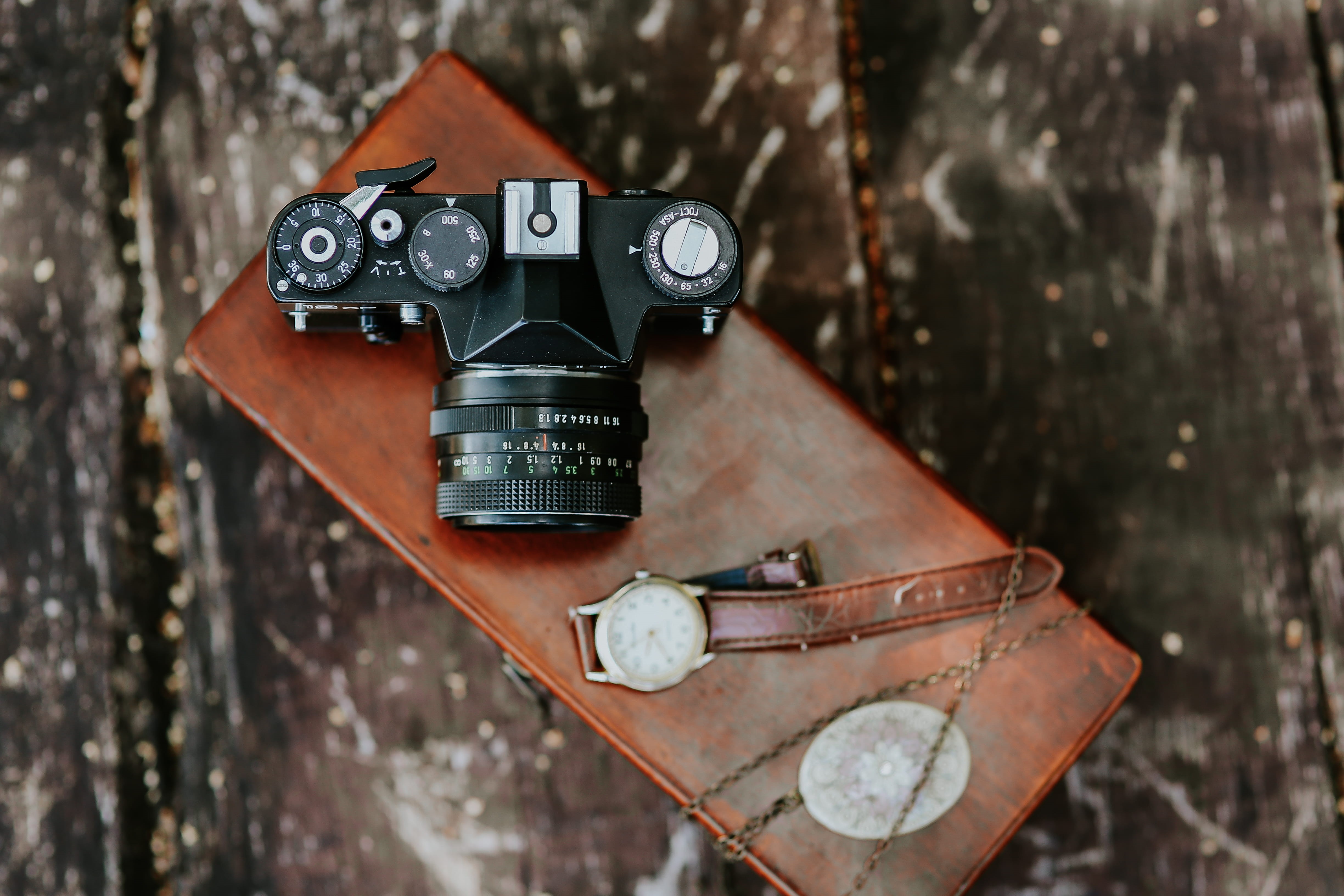 photographer, 4K, Old, obsolete, single Object, focus on foreground, camera, wood - Material, camera - Photographic Equipment, close-up, equipment, vintage, HD Wallpaper