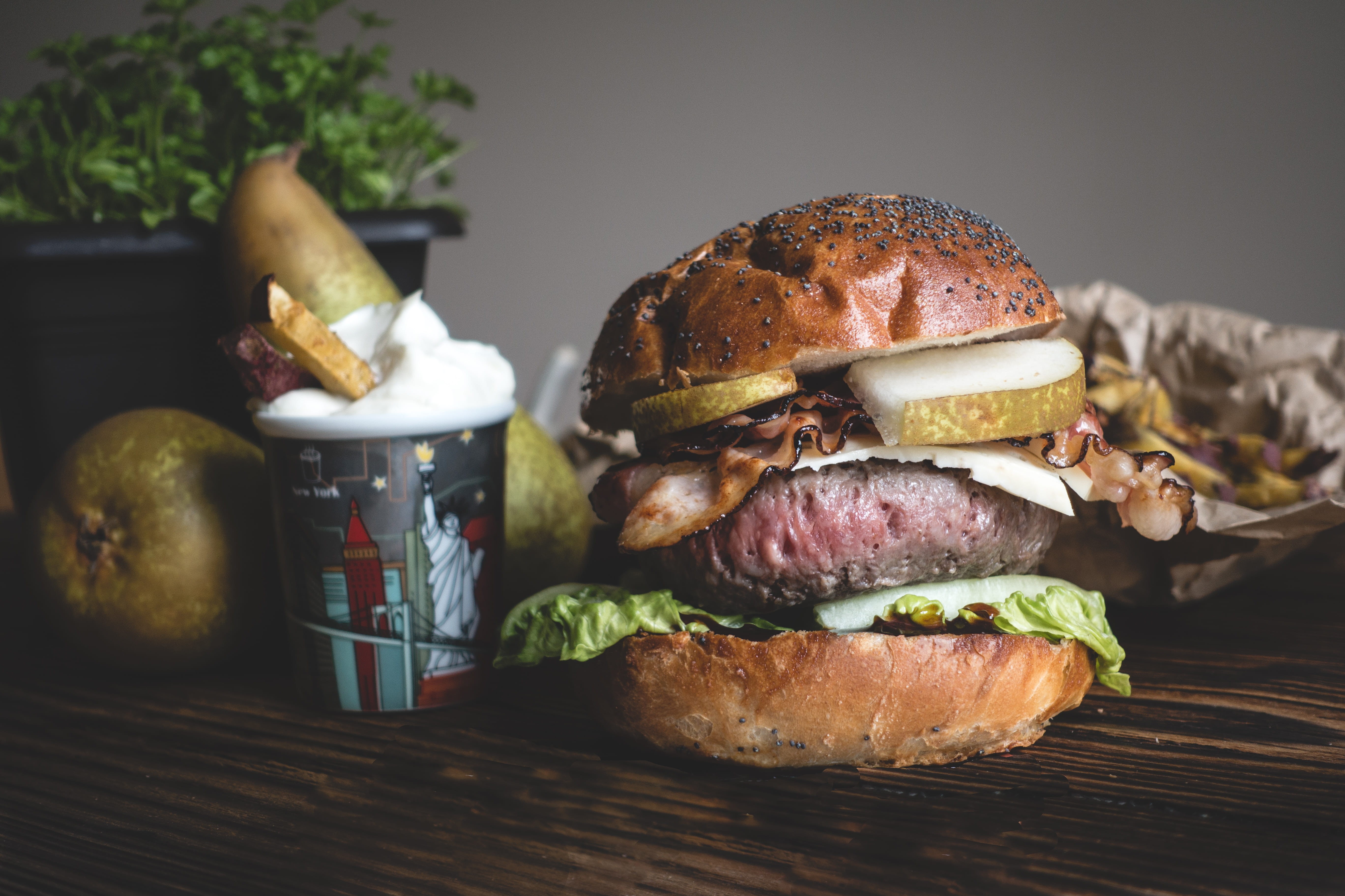 bacon, freshness, table, fast food, unhealthy eating, vegetable, close-up, healthy Eating, beef, meal, still life, bun, burger, lunch, food and drink, bread, HD Wallpaper