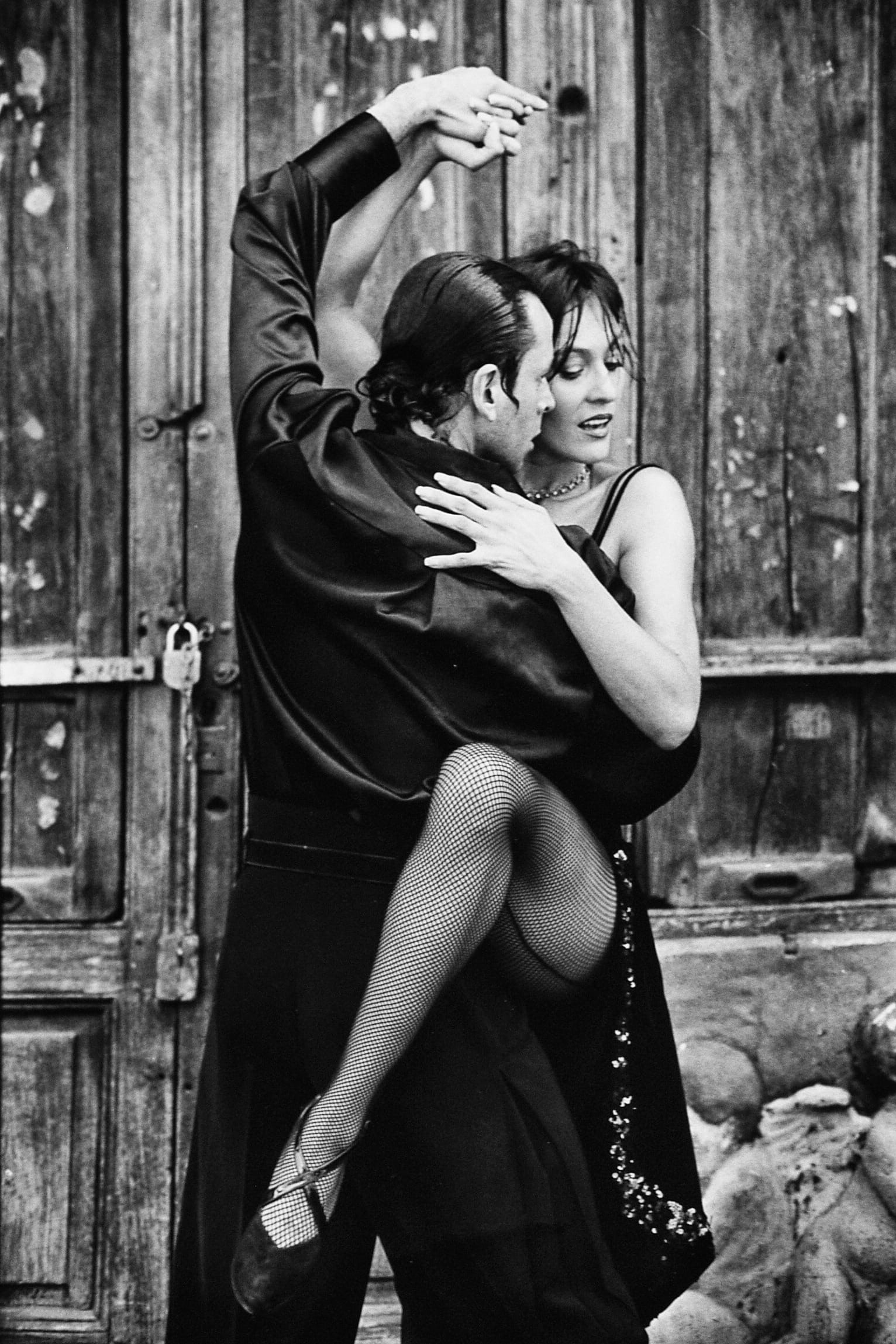 couple, s, lifestyles, casual clothing, 1080P, bonding, dancing, two people, young women, man, young men, black-and-white, women, adult, heterosexual couple, Phone HD Wallpaper