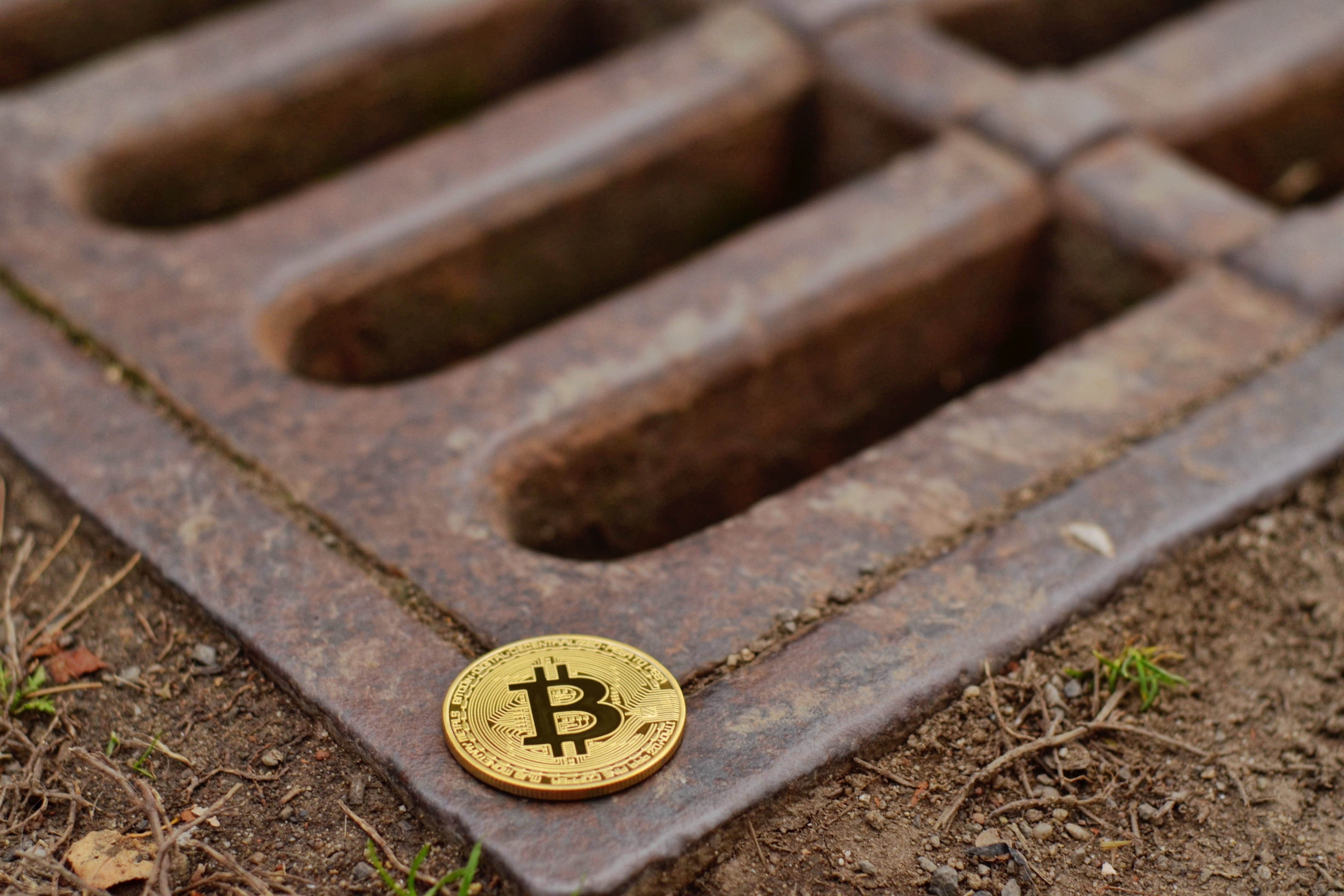 4K, symbol, nature, investment, no people, virtual, number, stone, btc, shape, gold, business, money, payments, cryptocurrency, old, circle, high angle view, HD Wallpaper