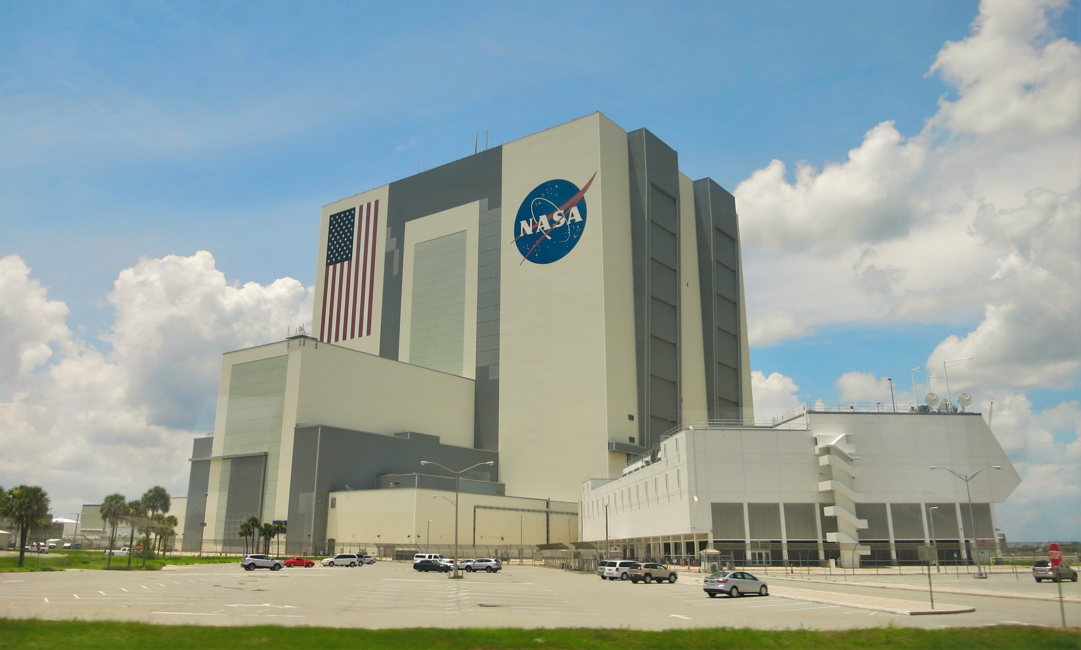 kennedy space center, motor vehicle, day, florida, cloud - sky, road, office building exterior, government, nasa, modern, nature, built structure, outdoors, HD Wallpaper