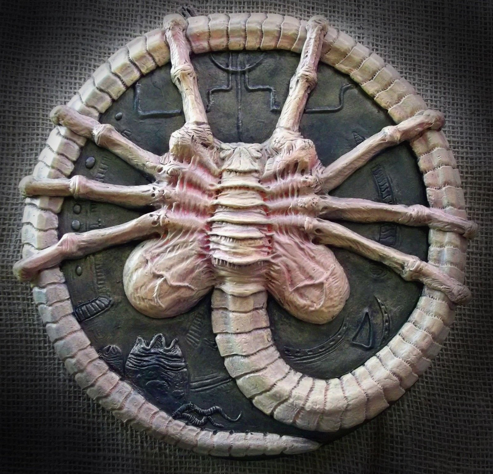 animal, 720P, one animal, indoors, creativity, h, Aliens, Dark, horror, fi, fantasy, art, artistic, close-up, Xenomorph, artwork, pattern, Giger, old, HD Wallpaper