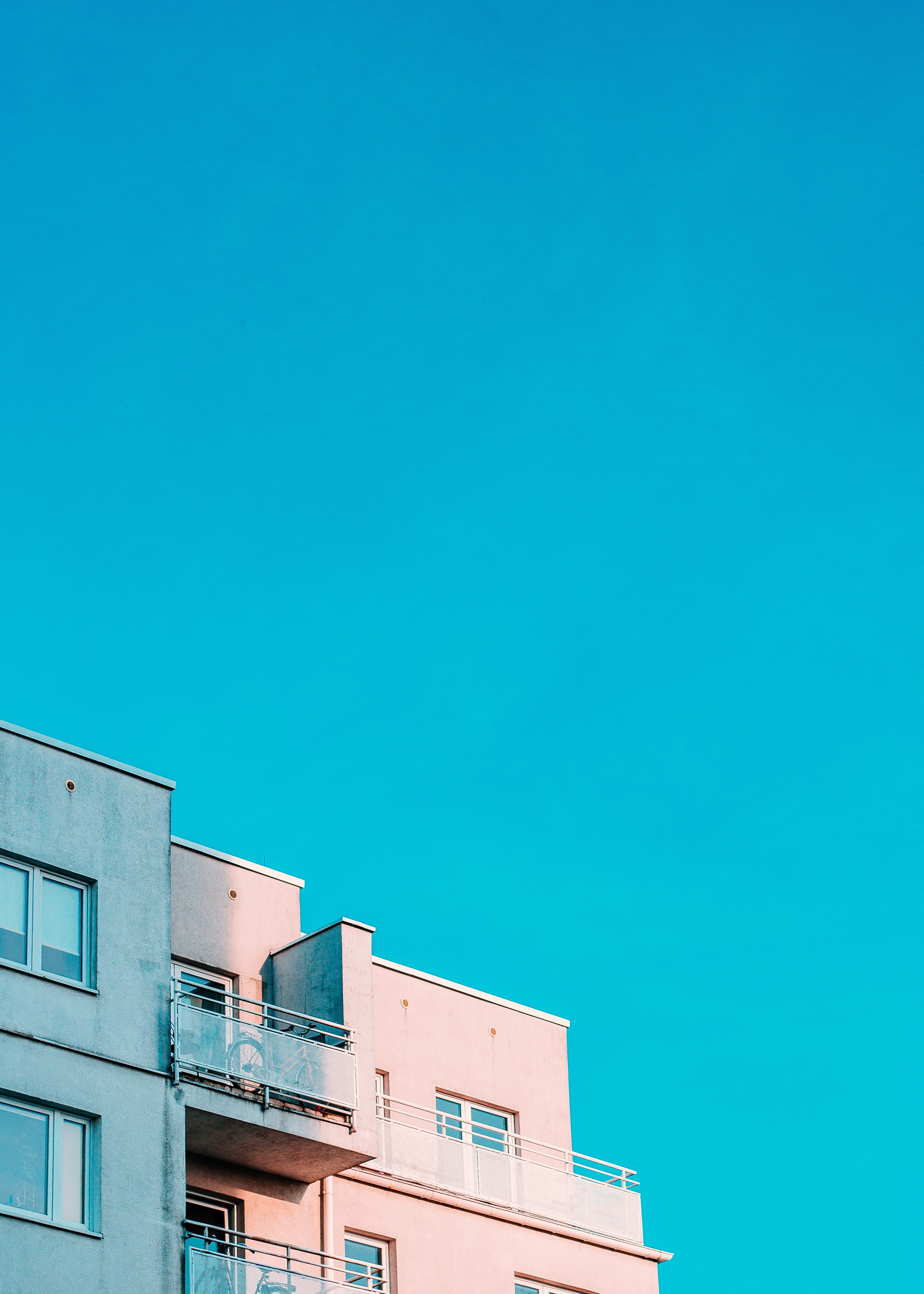 clear sky, urban Scene, outdoors, residential District, skies, concrete, low angle view, construction Industry, home Ownership, house, copy space, no People, Phone HD Wallpaper