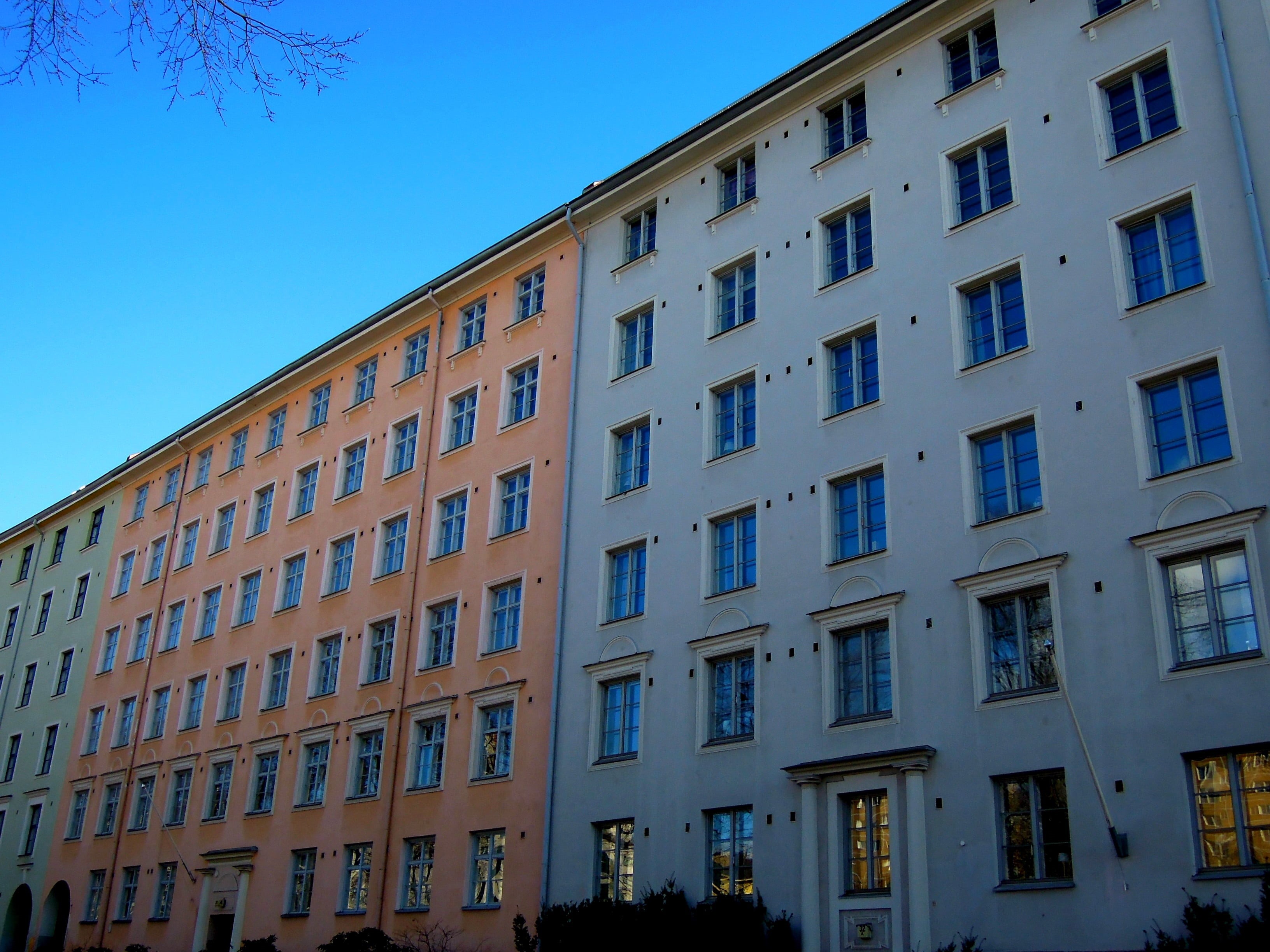 building exterior, 2K, facade, blue, in a row, city life, outdoors, nature, residential district, clear sky, windows, window, apartment, city, building, HD Wallpaper