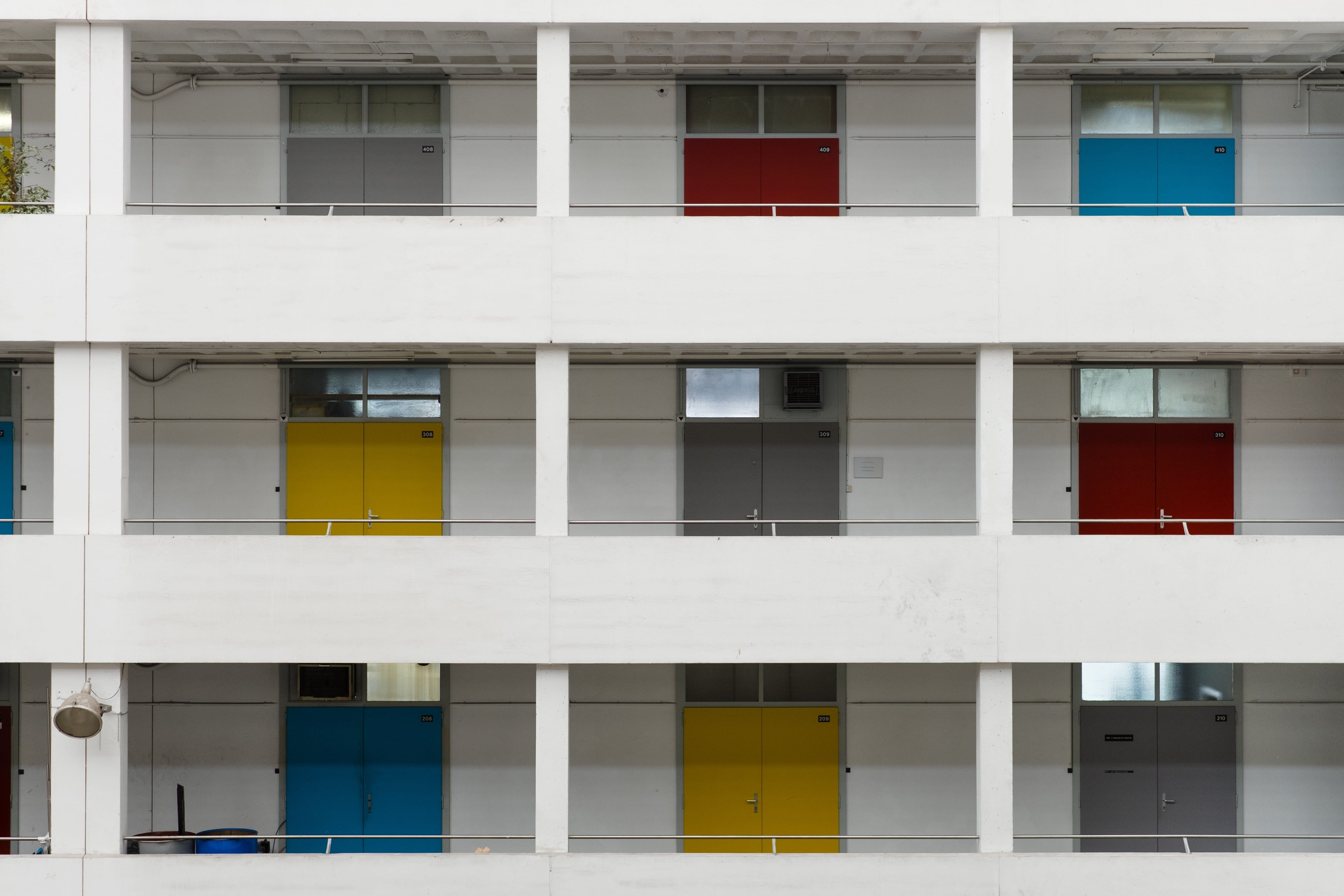 building exterior, residence, exterior, geometric shape, side by side, apartment building, housing, urban, condominium, 4K, building, window, city, sunlight, HD Wallpaper