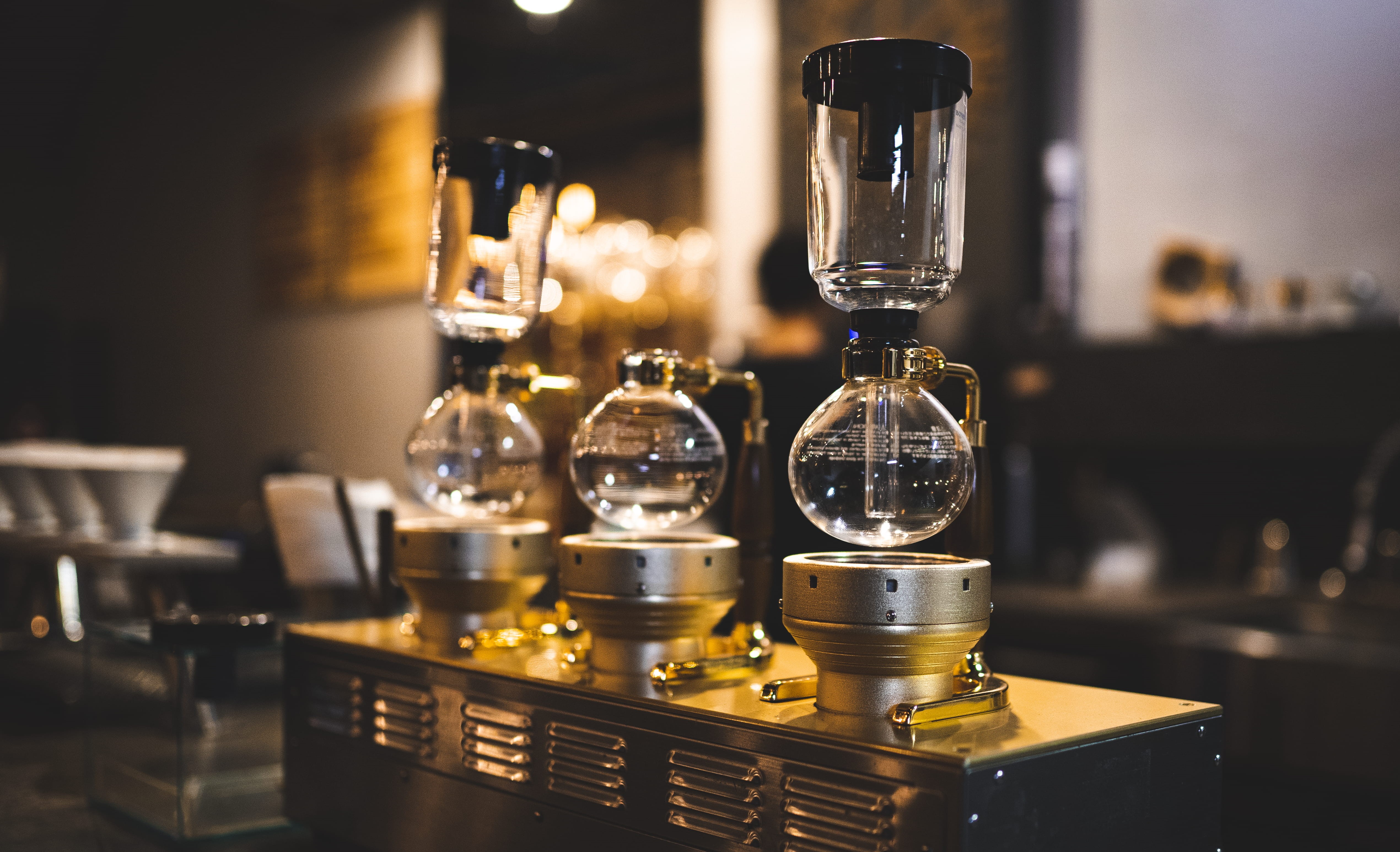 screen, glass - material, focus on foreground, pub, table, handrail, interior design, container, focus, food and drink industry, goblet, food and drink, HD Wallpaper