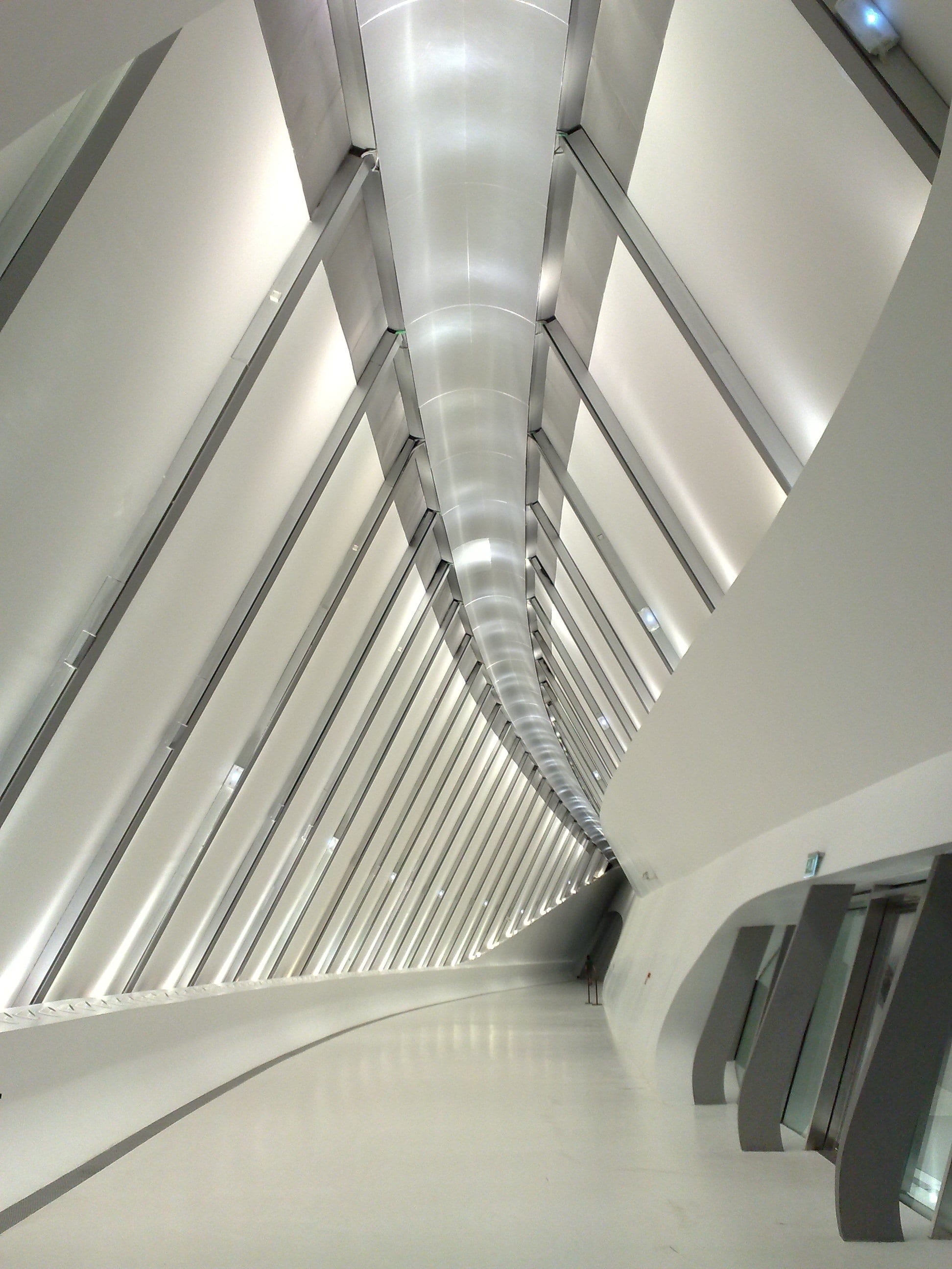 2K, futuristic, station, hallway, staircase, architecture, escalator, railing, passage, painted, no people, moving walkway, pathway, convenience, illuminated, Phone HD Wallpaper
