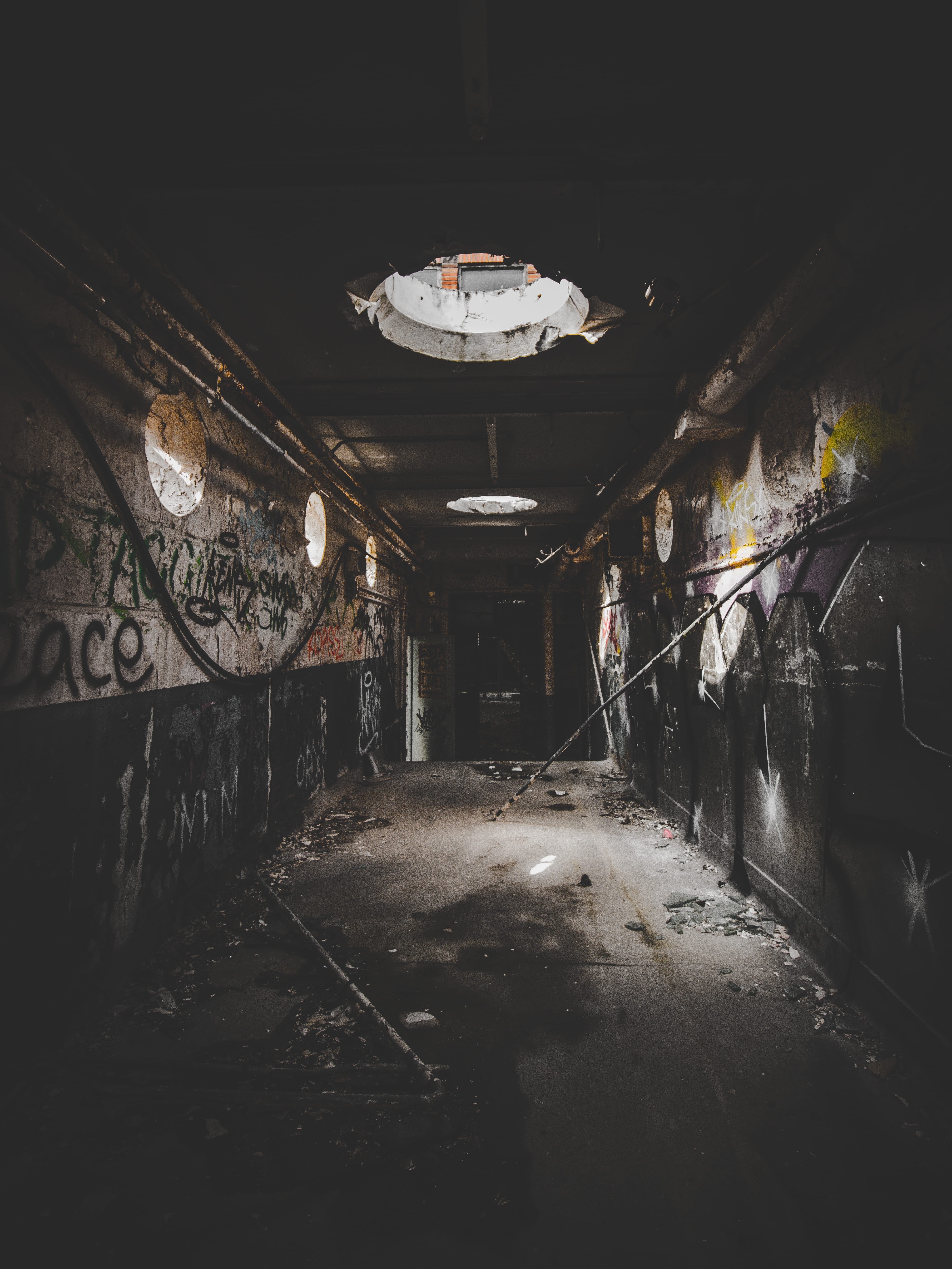painted, architecture, building, light, wall, the way forward, messy, black, dark, absence, illuminated, decline, hallway, eerie, 5K, run-down, ruined, Phone HD Wallpaper
