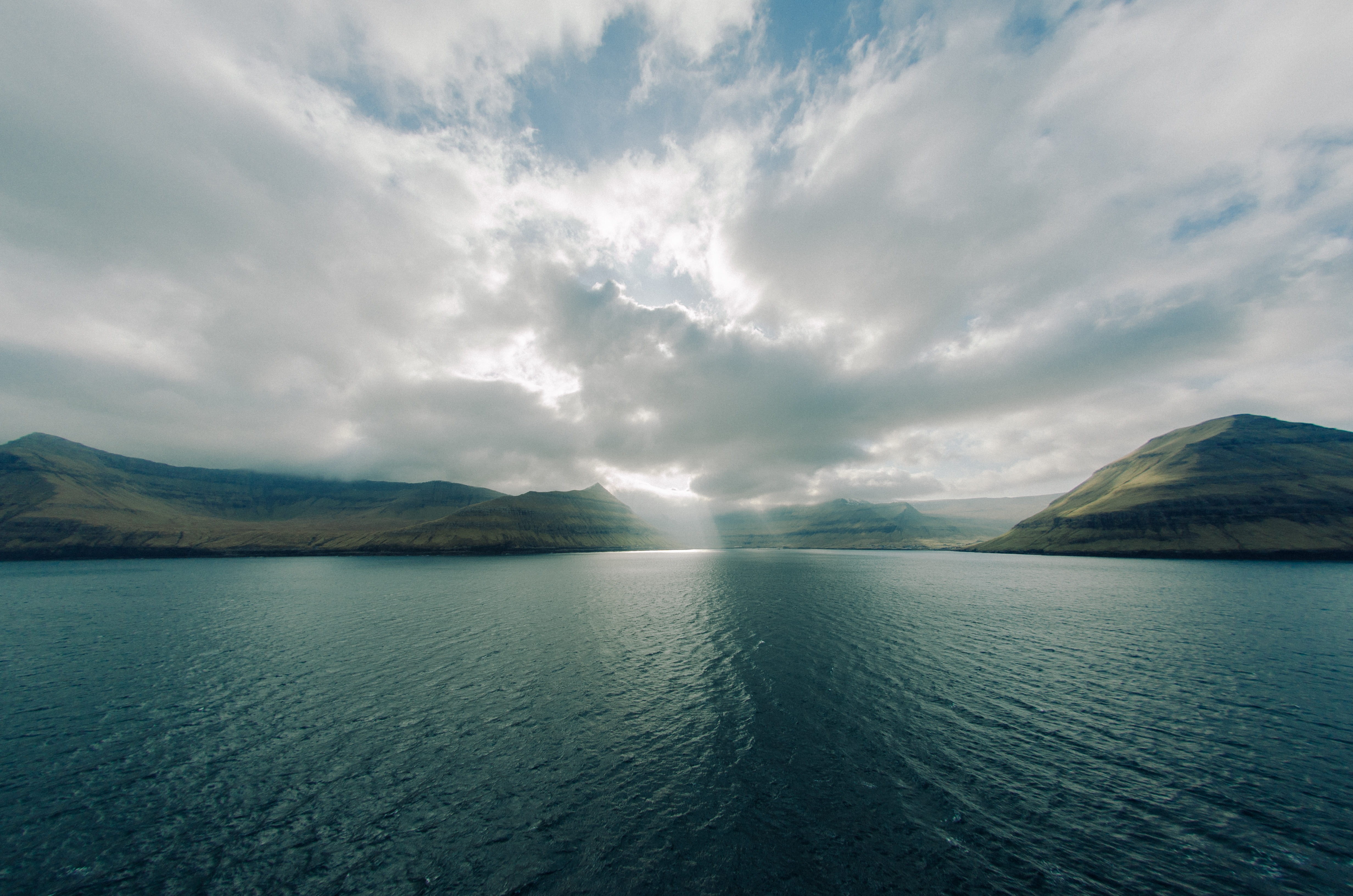iceland, beauty in nature, blue, lake, faro, lagoon, tranquility, nature, daytime, ocean, island, day, environment, body, cloud - sky, coast, cloud, mountain, HD Wallpaper