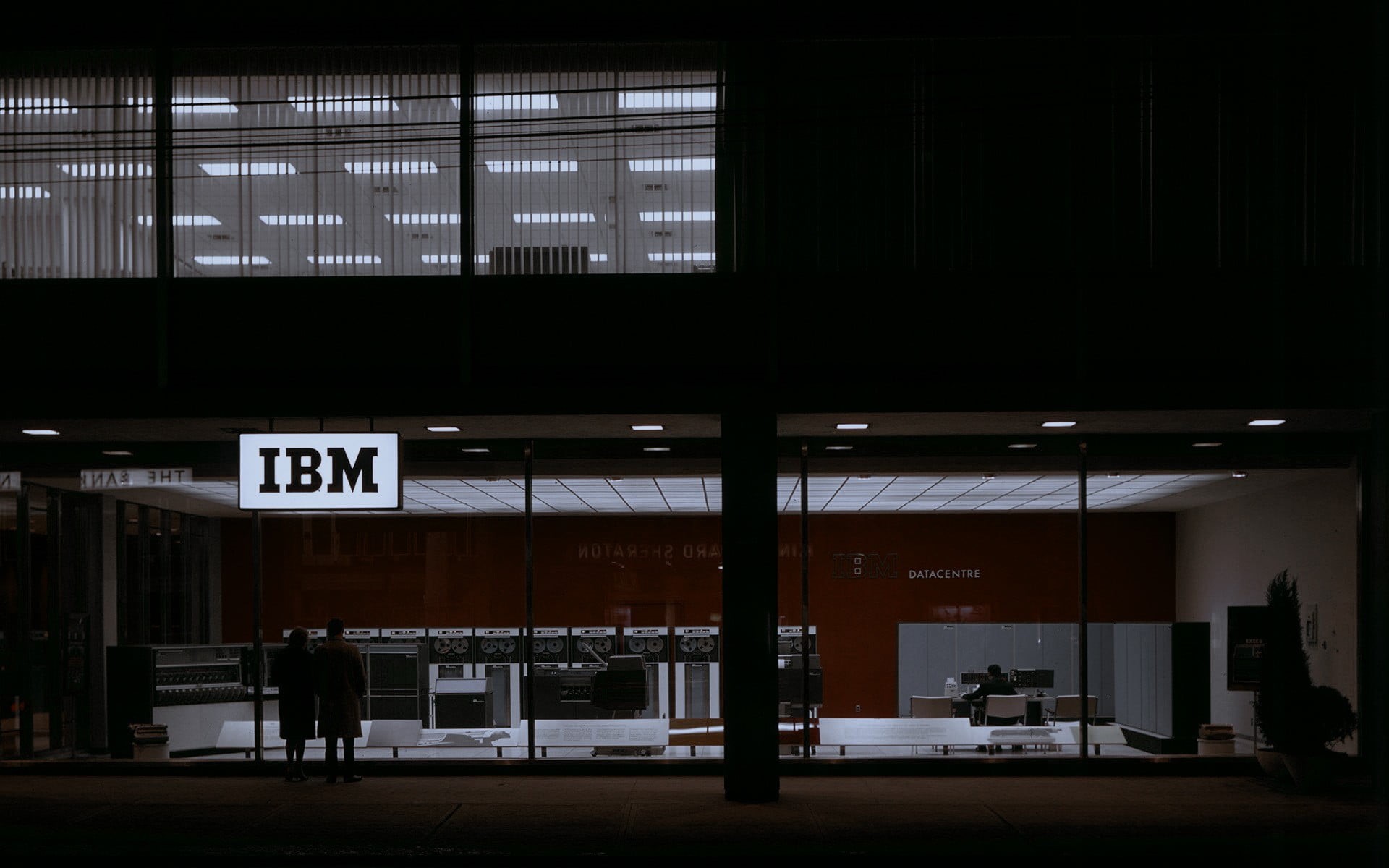 text, business, no people, 1080P, tv, ceiling, stand, glass - material, communication, office, IBM, entrance, western script, built structure, transportation, HD Wallpaper