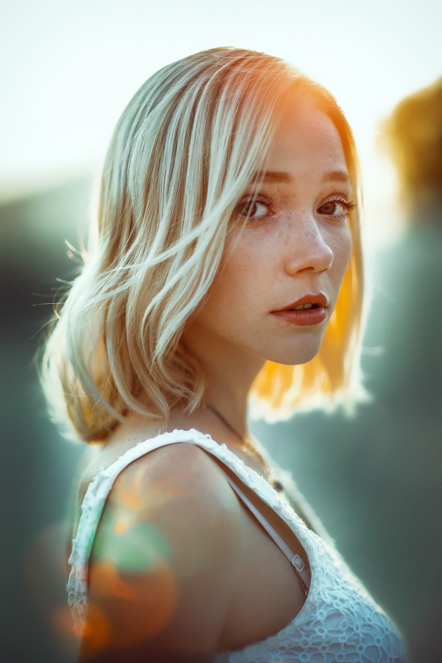 human hair, one person, backlighting, adult, lens flare, model, necklace, looking, beauty, women, hairstyle, face, shoulder length hair, outdoors, body part, Phone HD Wallpaper