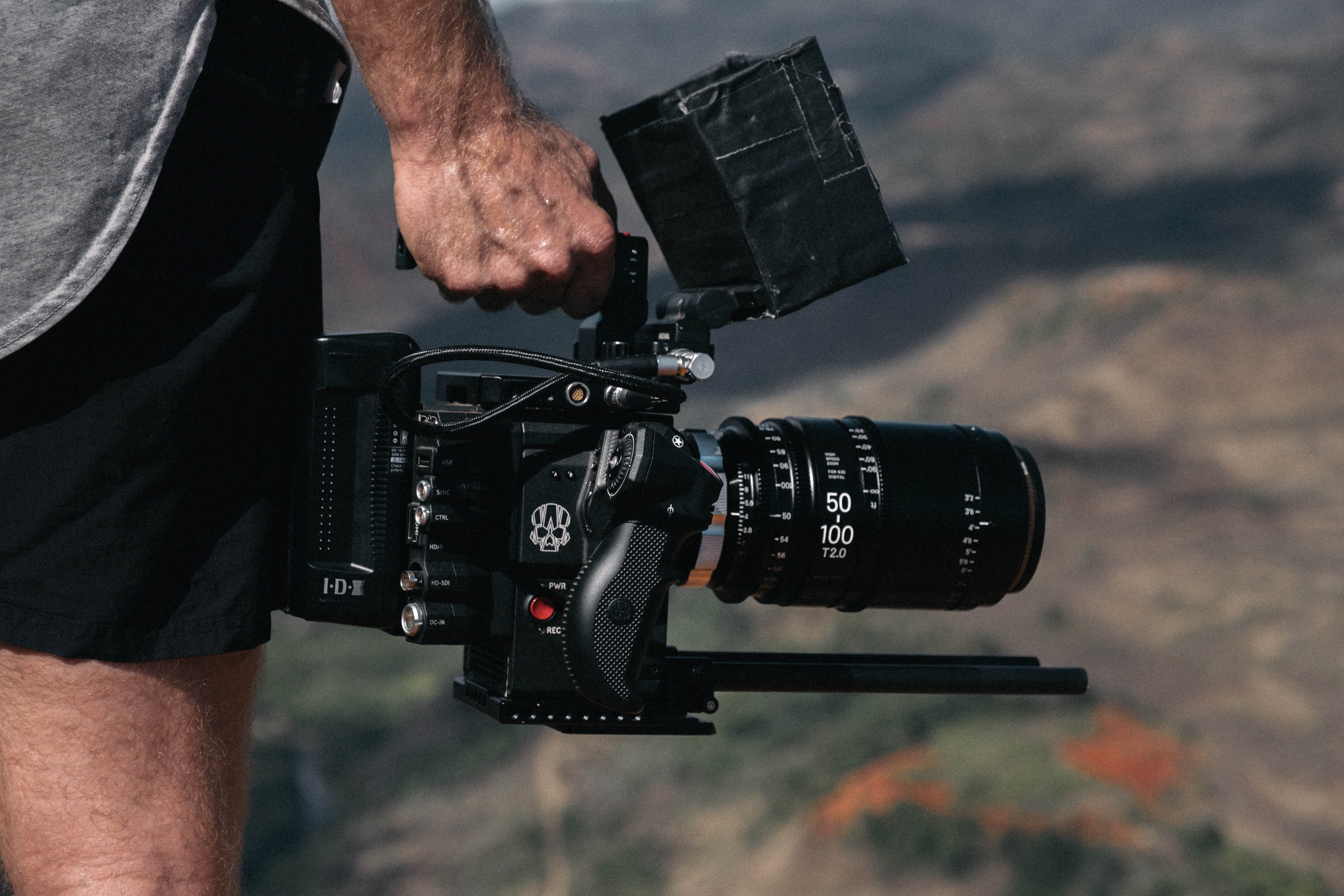 electronics, video camera, photographic equipment, camera - photographic equipment, r3d, photography themes, studio, hand, standing, day, men, filmmaker, HD Wallpaper