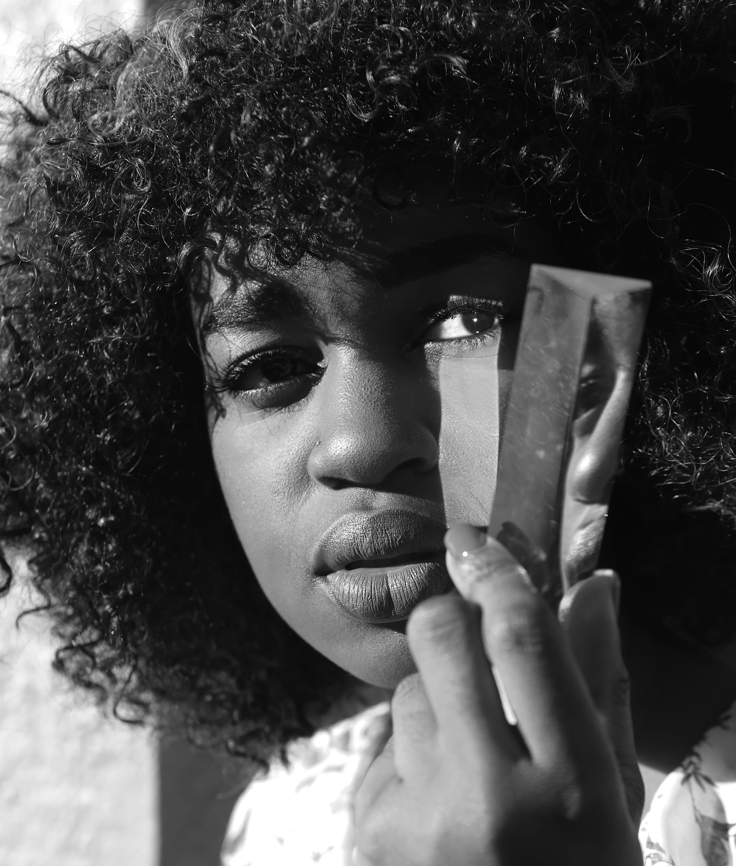 pose, finger, woman, pretty, adult, young women, real people, light, prism, young adult, black-and-white, leisure activity, hair, beautiful, wear, lifestyles, Phone HD Wallpaper