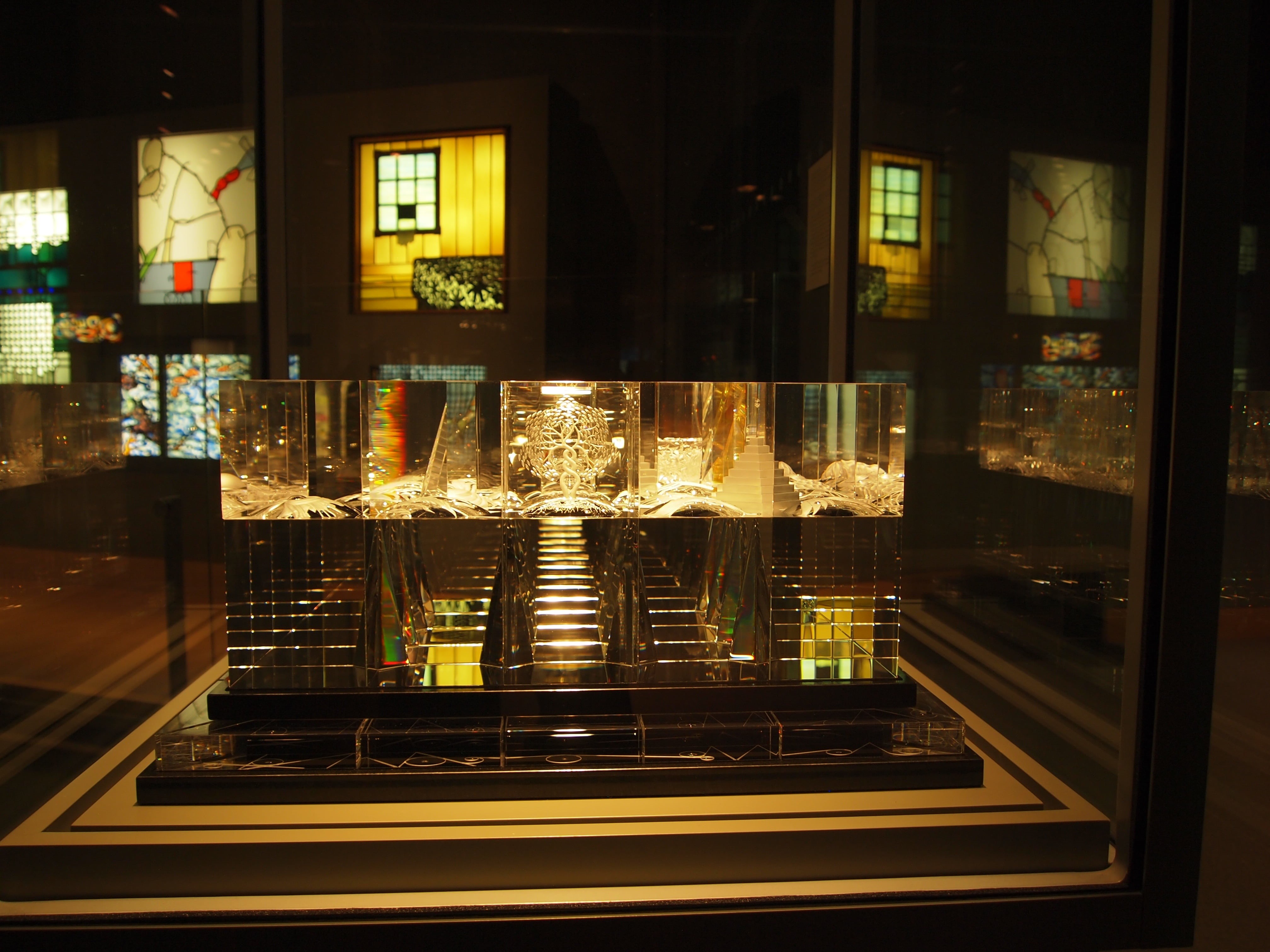 built structure, display cabinet, retail, luxury, 4K, food and drink, refraction, reflection, city, outdoors, business, glass sculpture, building exterior, HD Wallpaper