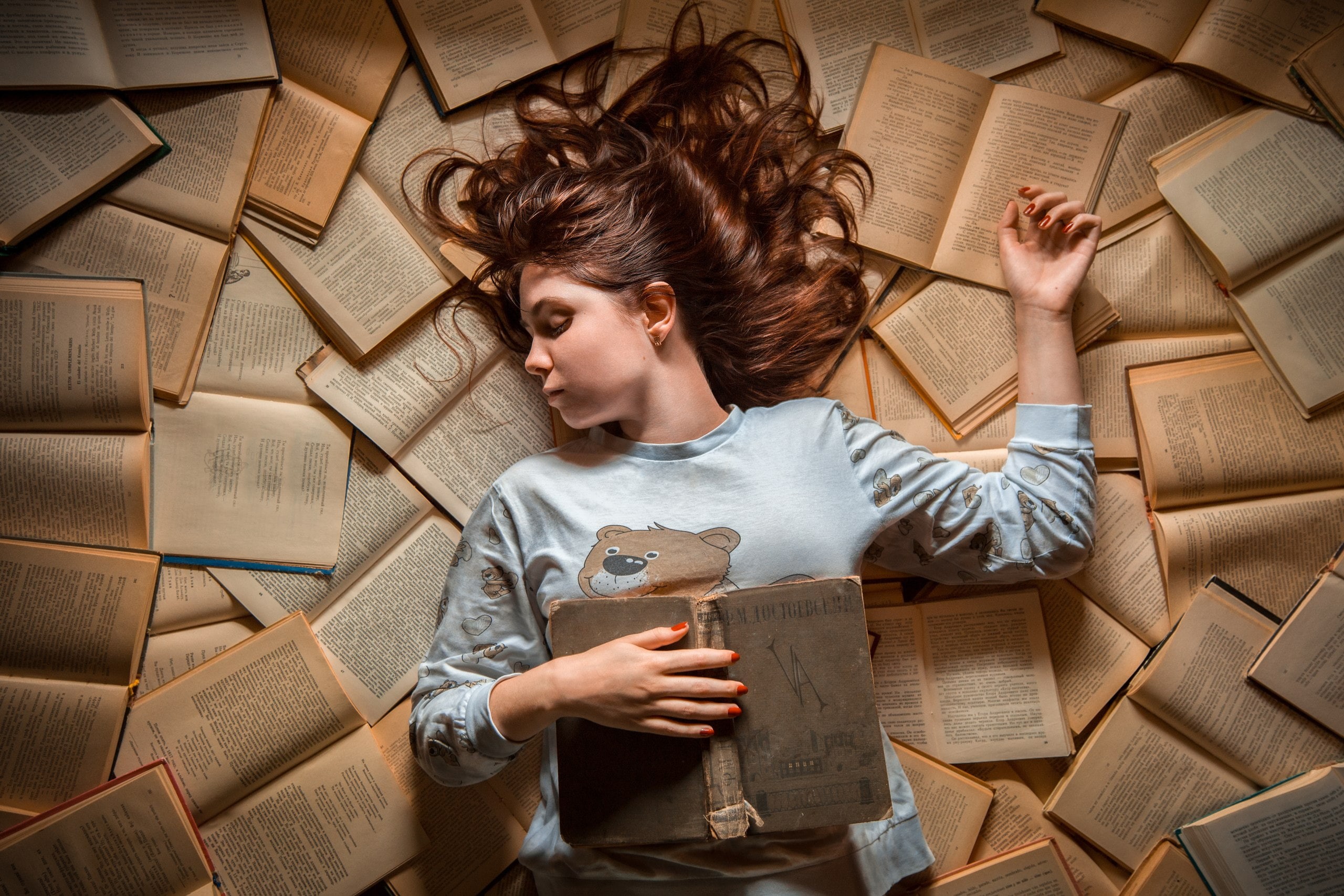 lying on back, holding, hairstyle, sweatshirts, model, brunette, brown hair, cardboard box, women, box - container, top view, 2K, childhood, portrait, HD Wallpaper