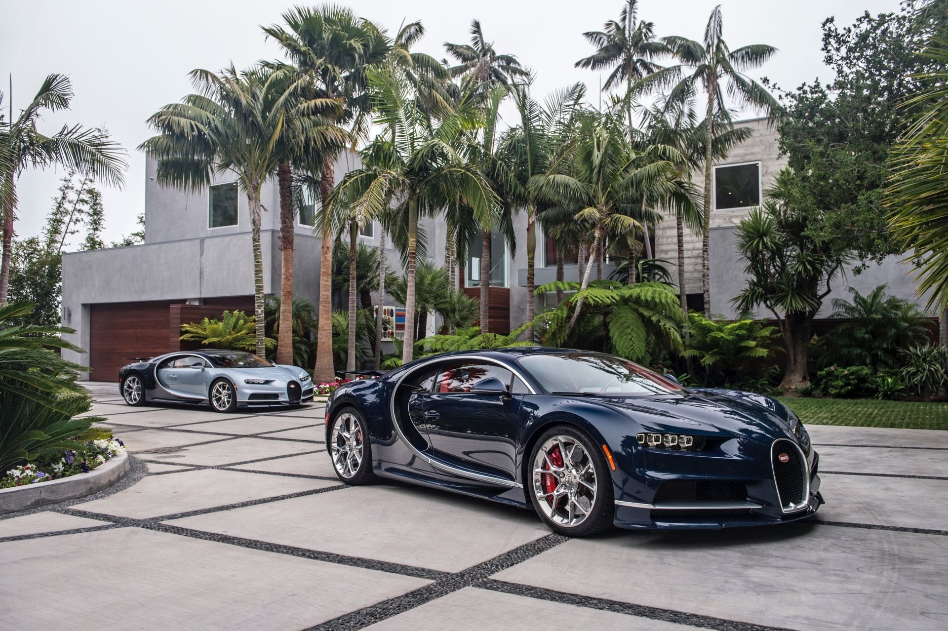no people, motor vehicle, plant, 1080P, city, building exterior, Bugatti Chiron, land vehicle, parking, nature, built structure, tree, Bugatti, Car, outdoors, HD Wallpaper