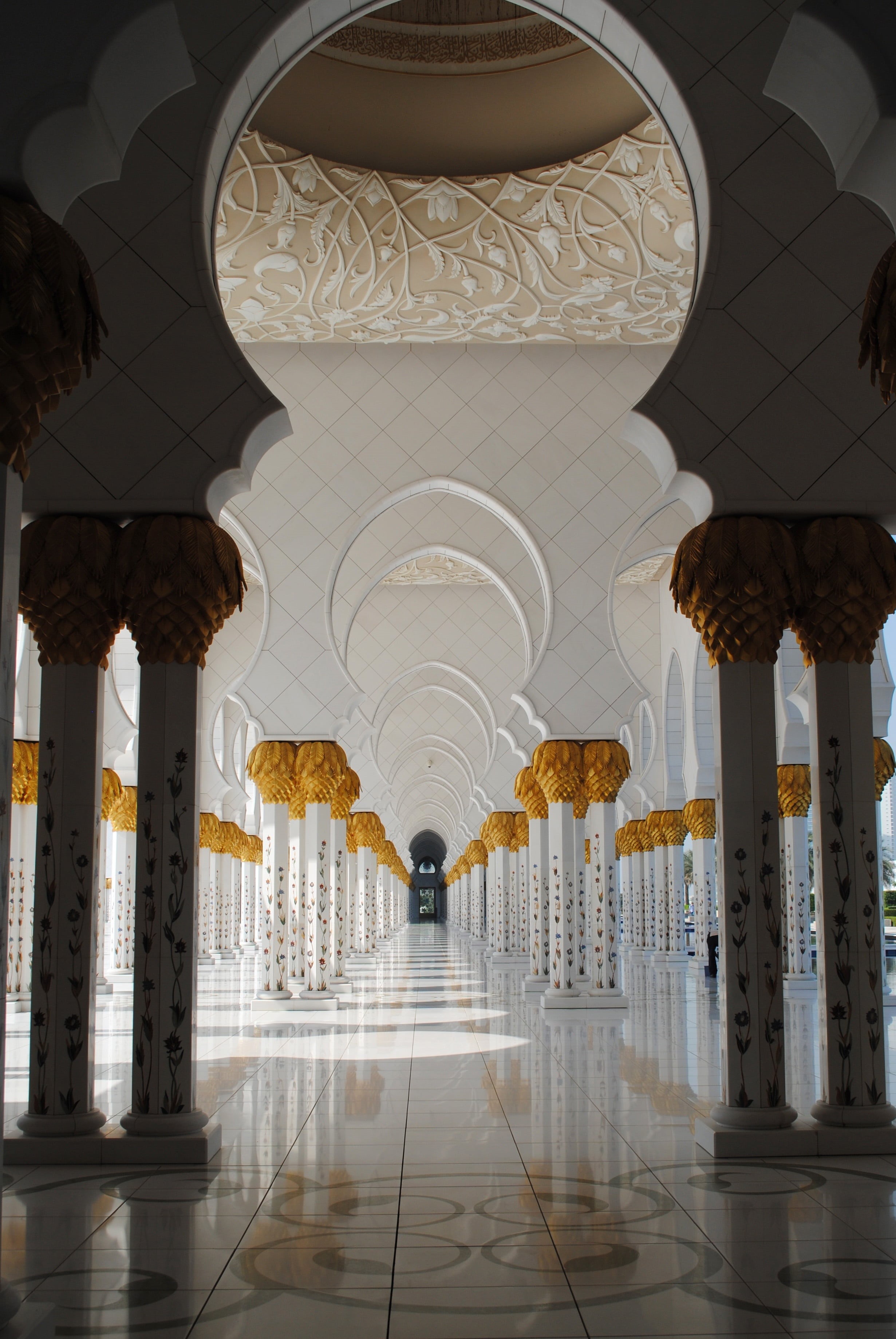 built structure, emirates, ornate, arch, travel, architectural column, arcade, concrete, marble, architecture, dome, flooring, religion, travel destinations, Phone HD Wallpaper