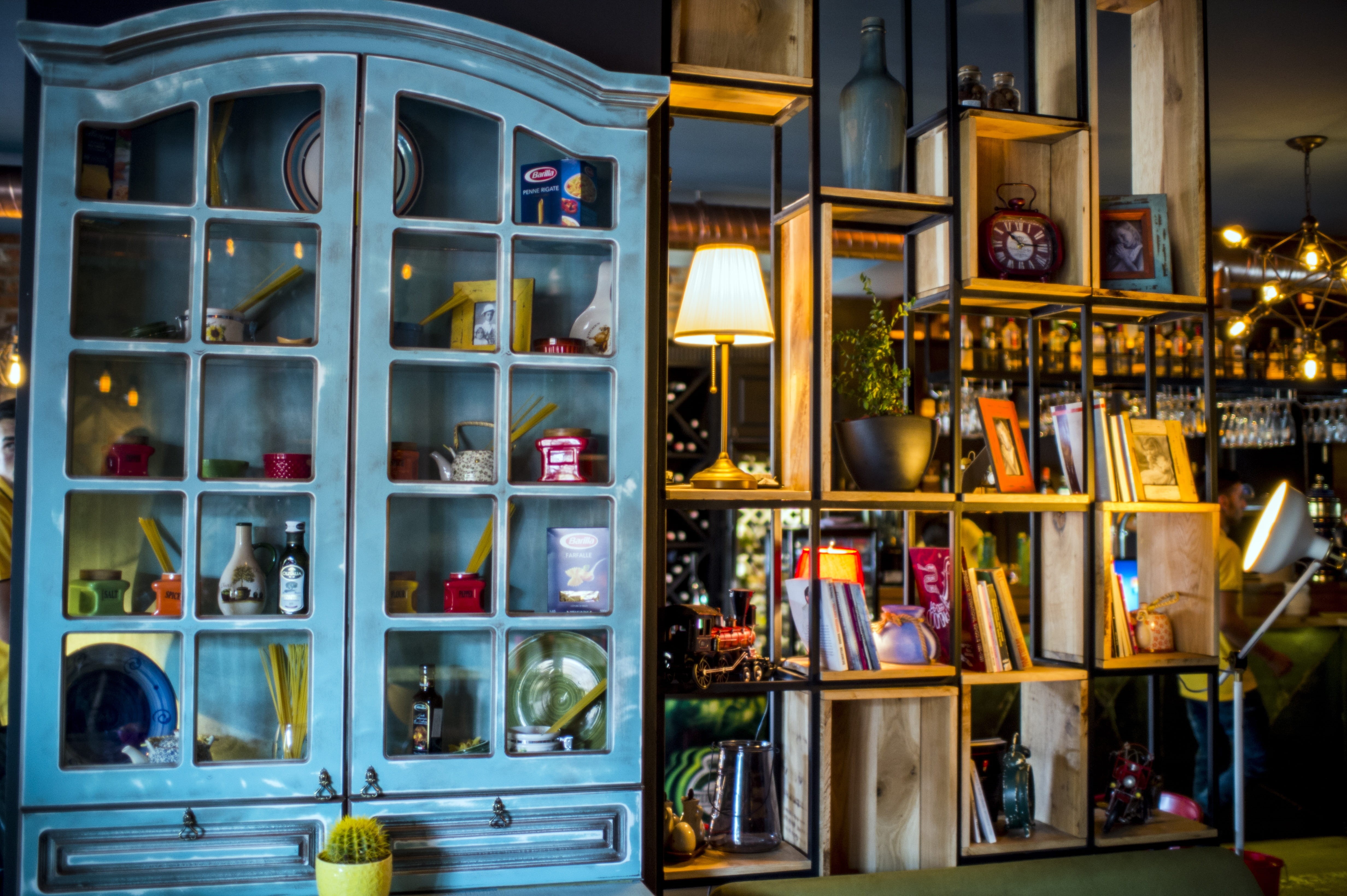 business, style, display, family, blue, no people, retail, contemporary, glass - material, interior design, indoor, drink, interior, transparent, 4K, order, HD Wallpaper