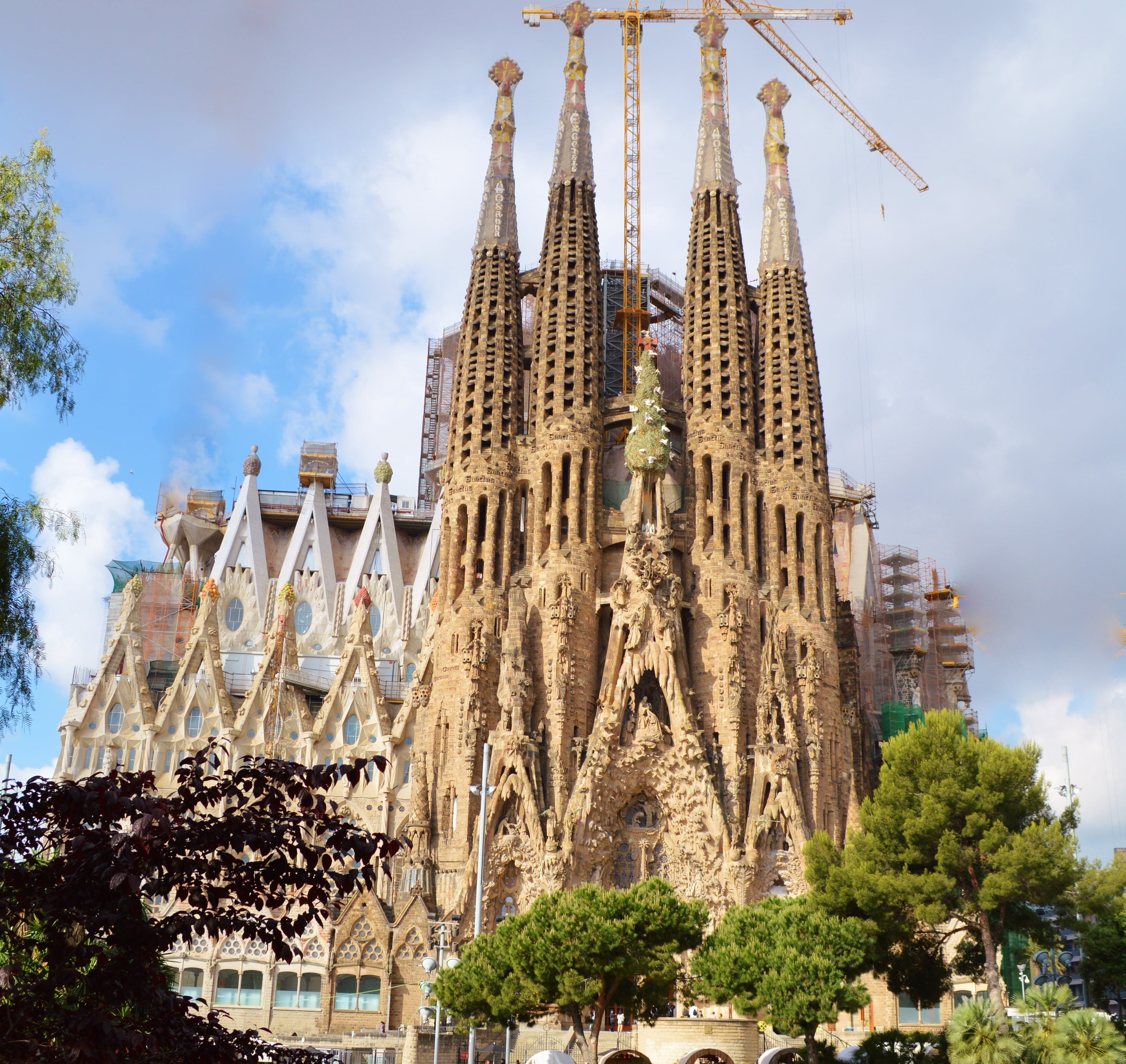 spain, built structure, tree, outdoors, gothic style, sagrada, tourism, cloud - sky, the past, plant, travel destinations, sagrada familia, city, barcelona, HD Wallpaper