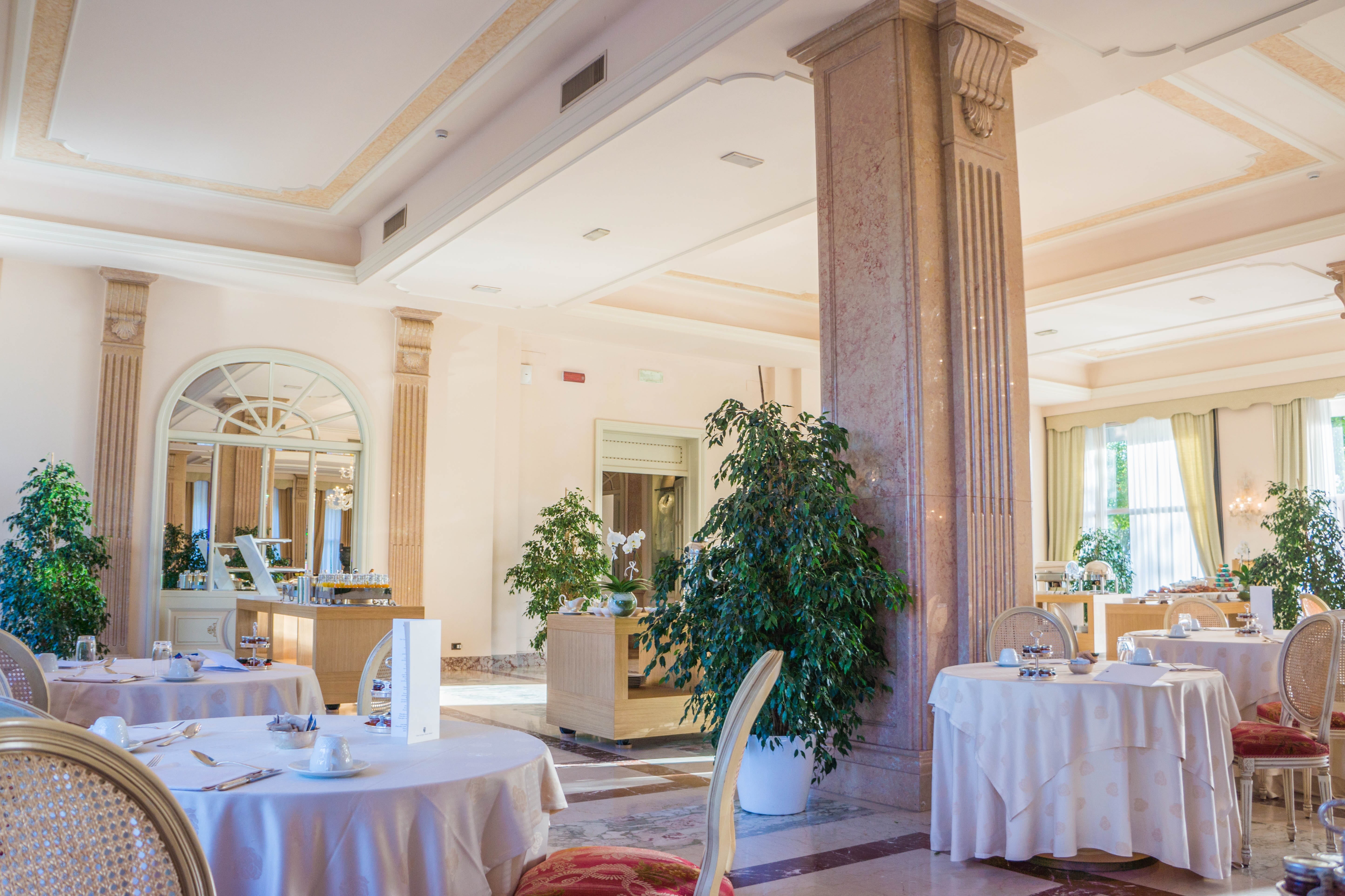 white, indoors, place setting, history, architecture, ceiling, domestic room, eating, room, glass, 5K, lake garda, design, eat, elegance, built structure, HD Wallpaper